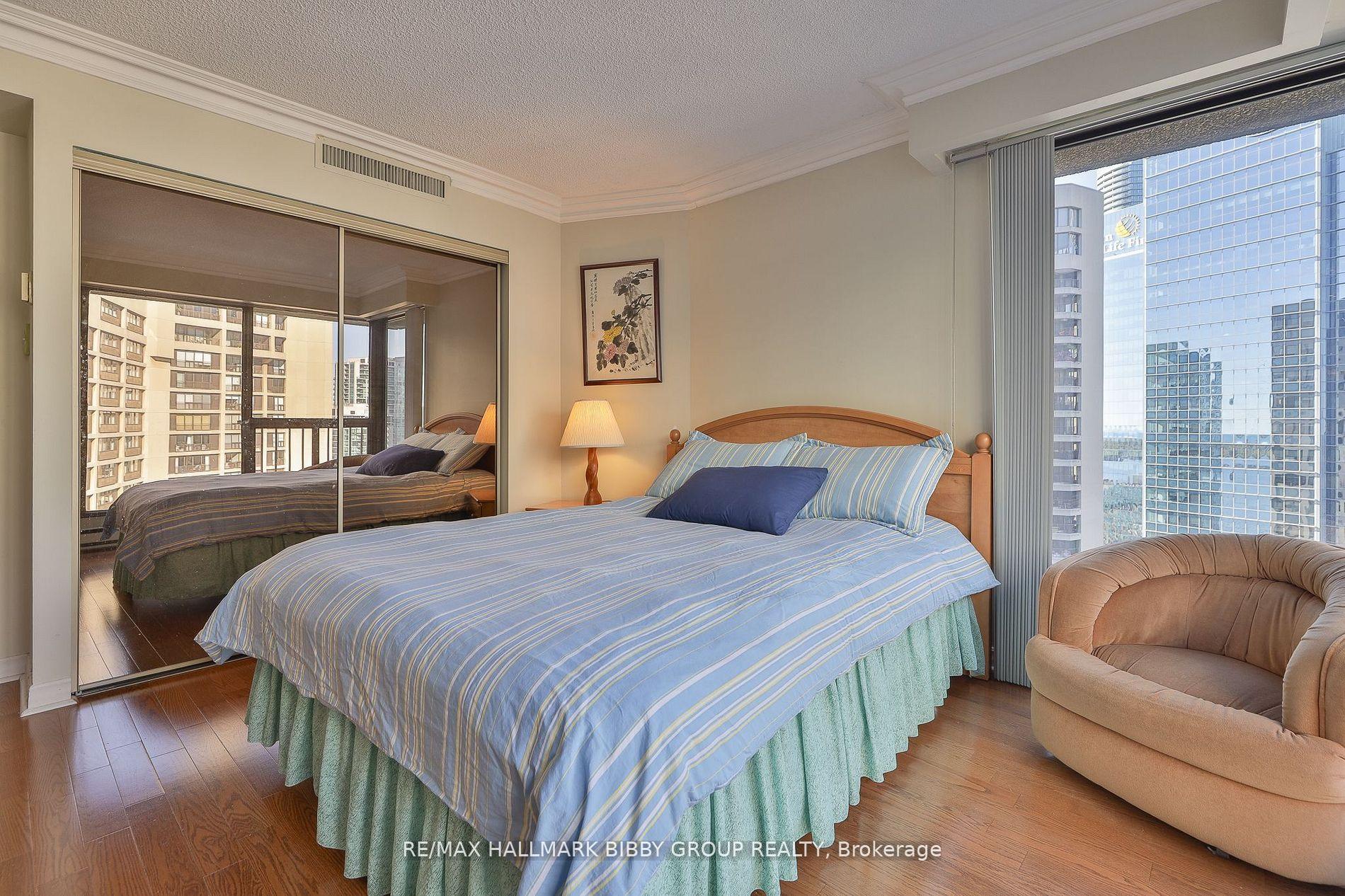 Photo 15 of Unit 3006, 65 Harbour Square, Toronto, Waterfront Communities — HOMEH