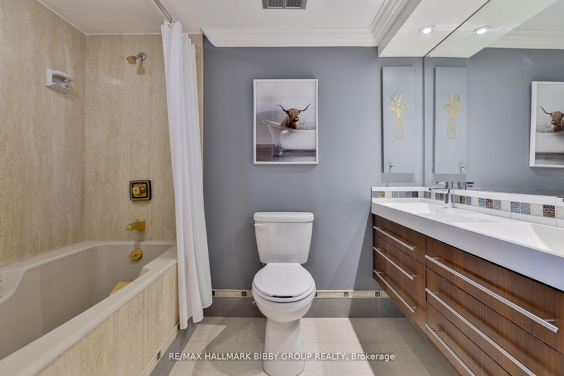 Photo 16 of Unit 3006, 65 Harbour Square, Toronto, Waterfront Communities — HOMEH