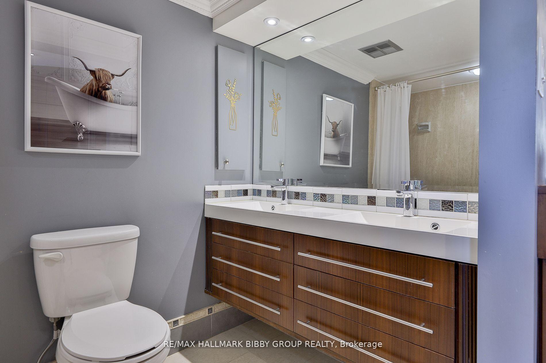 Photo 10 of Unit 3006, 65 Harbour Square, Toronto, Waterfront Communities — HOMEH