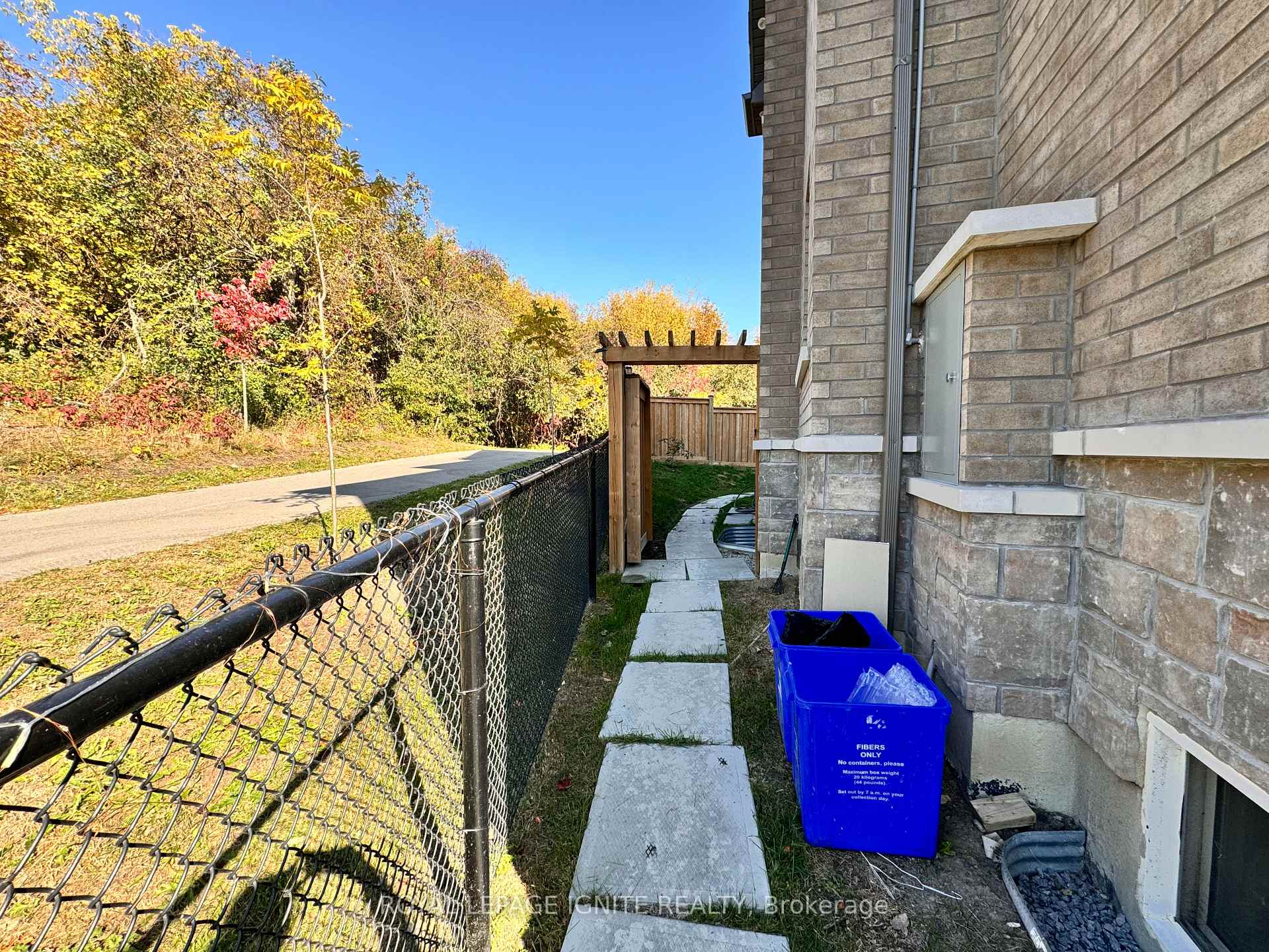 Photo 2 of 47 Swordfish Drive, Whitby, Lynde Creek — HOMEH