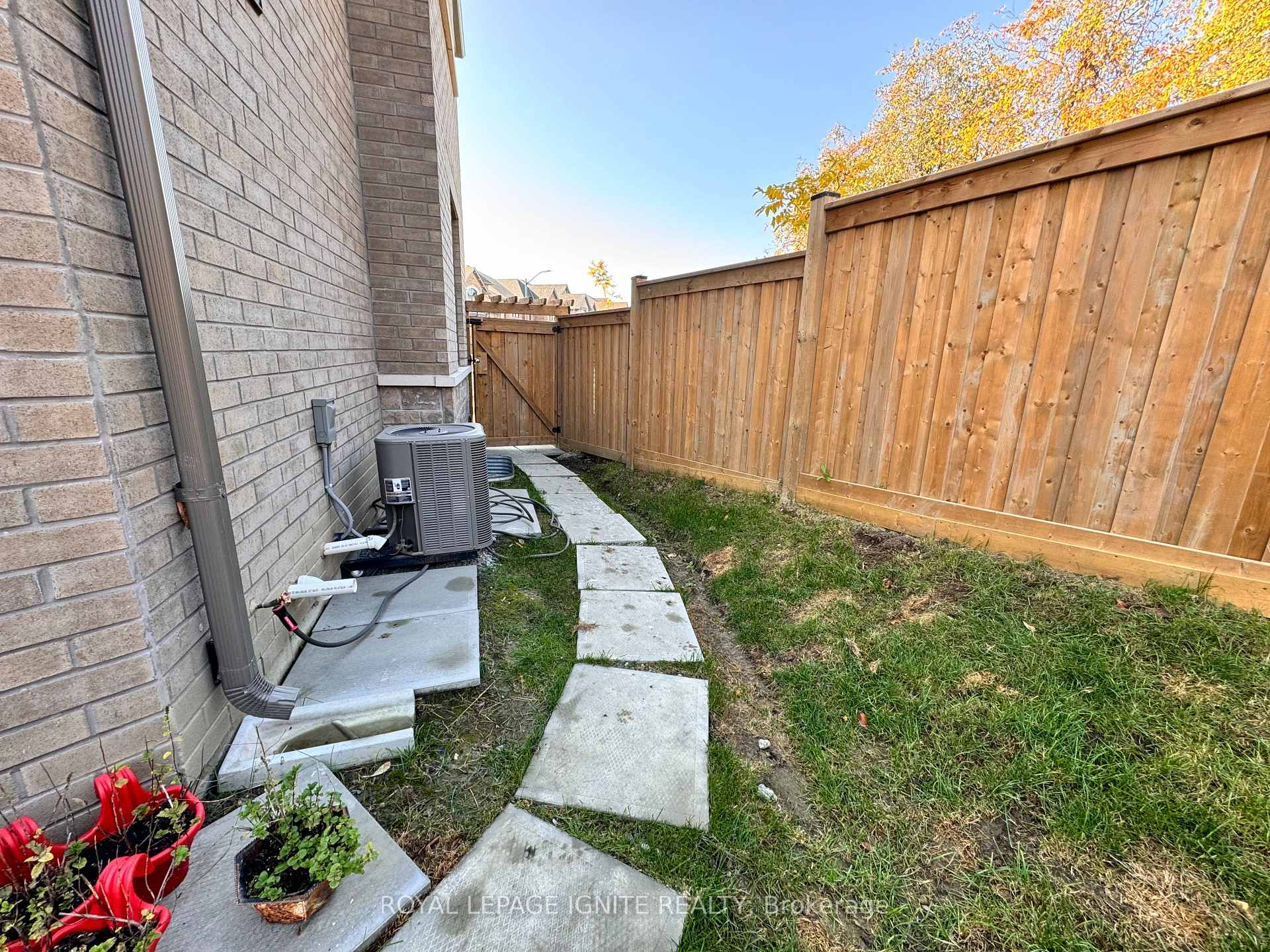 Photo 7 of 47 Swordfish Drive, Whitby, Lynde Creek — HOMEH