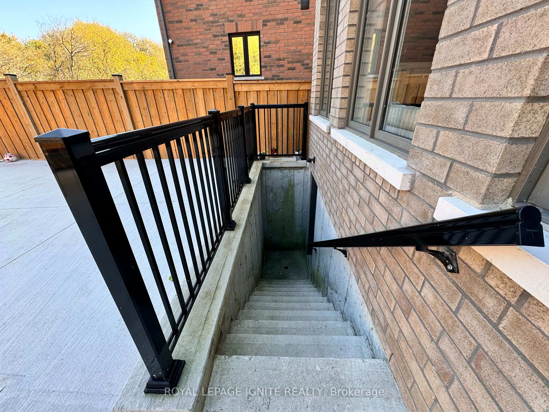 Photo 3 of 47 Swordfish Drive, Whitby, Lynde Creek — HOMEH