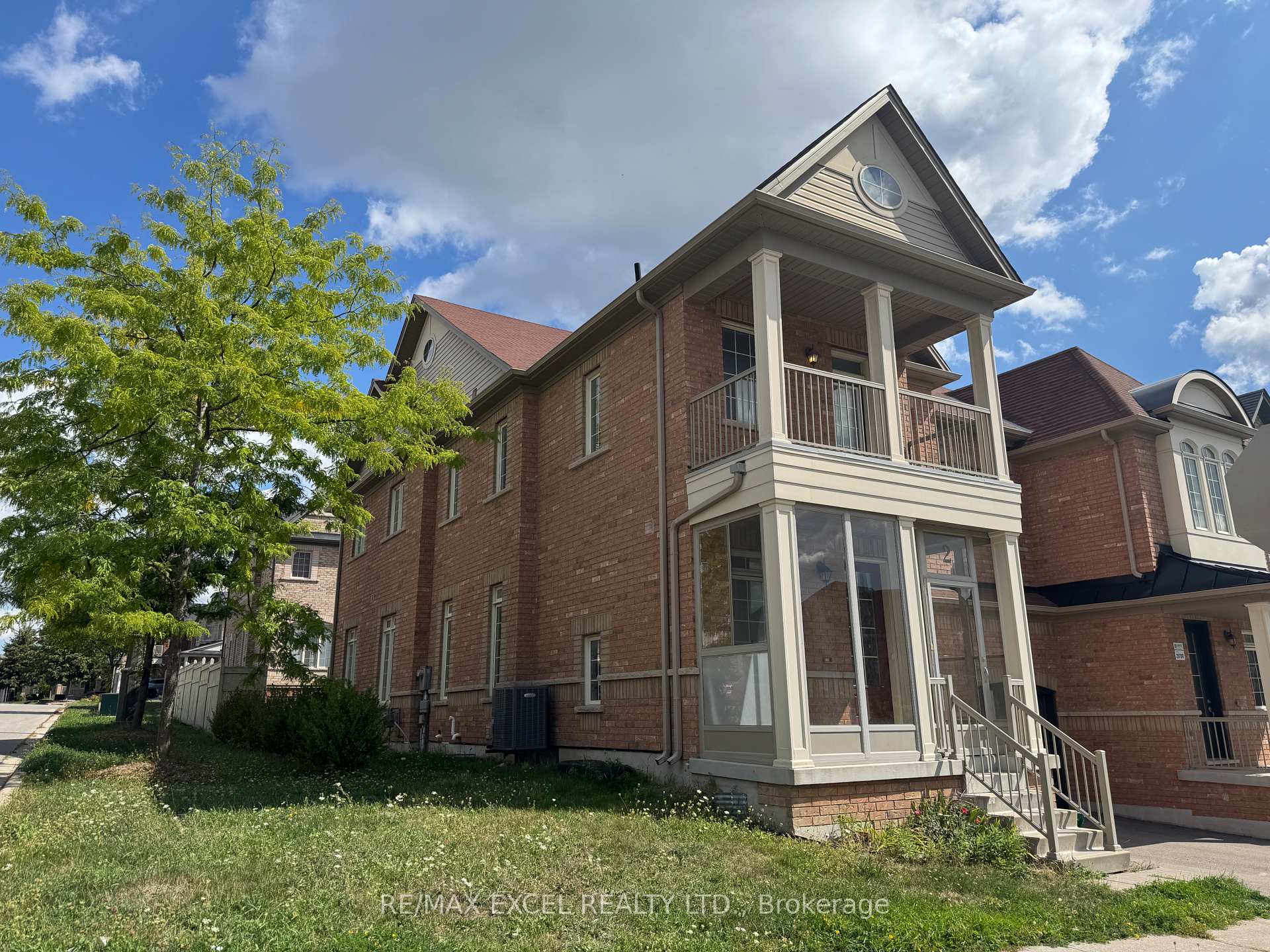Photo 5 of 2 Christian Ritter Drive, Markham, Berczy — HOMEH
