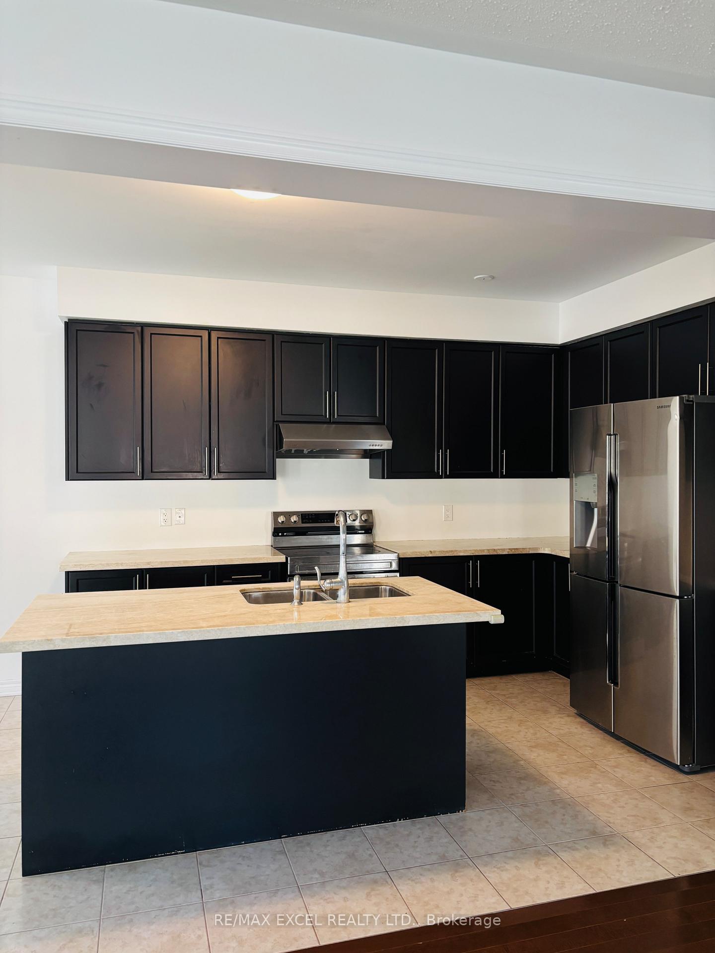 Photo 7 of 2 Christian Ritter Drive, Markham, Berczy — HOMEH