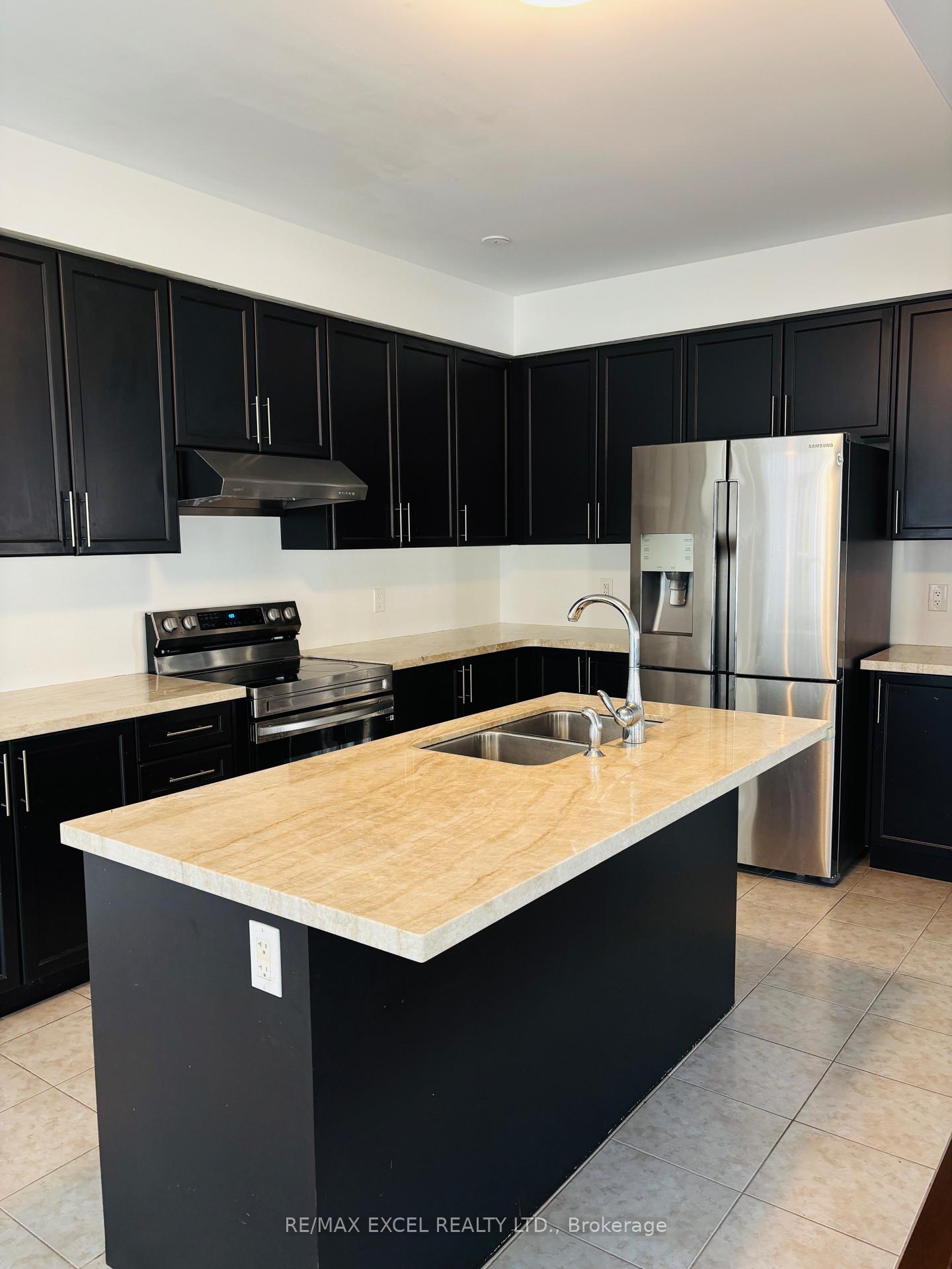 Photo 15 of 2 Christian Ritter Drive, Markham, Berczy — HOMEH