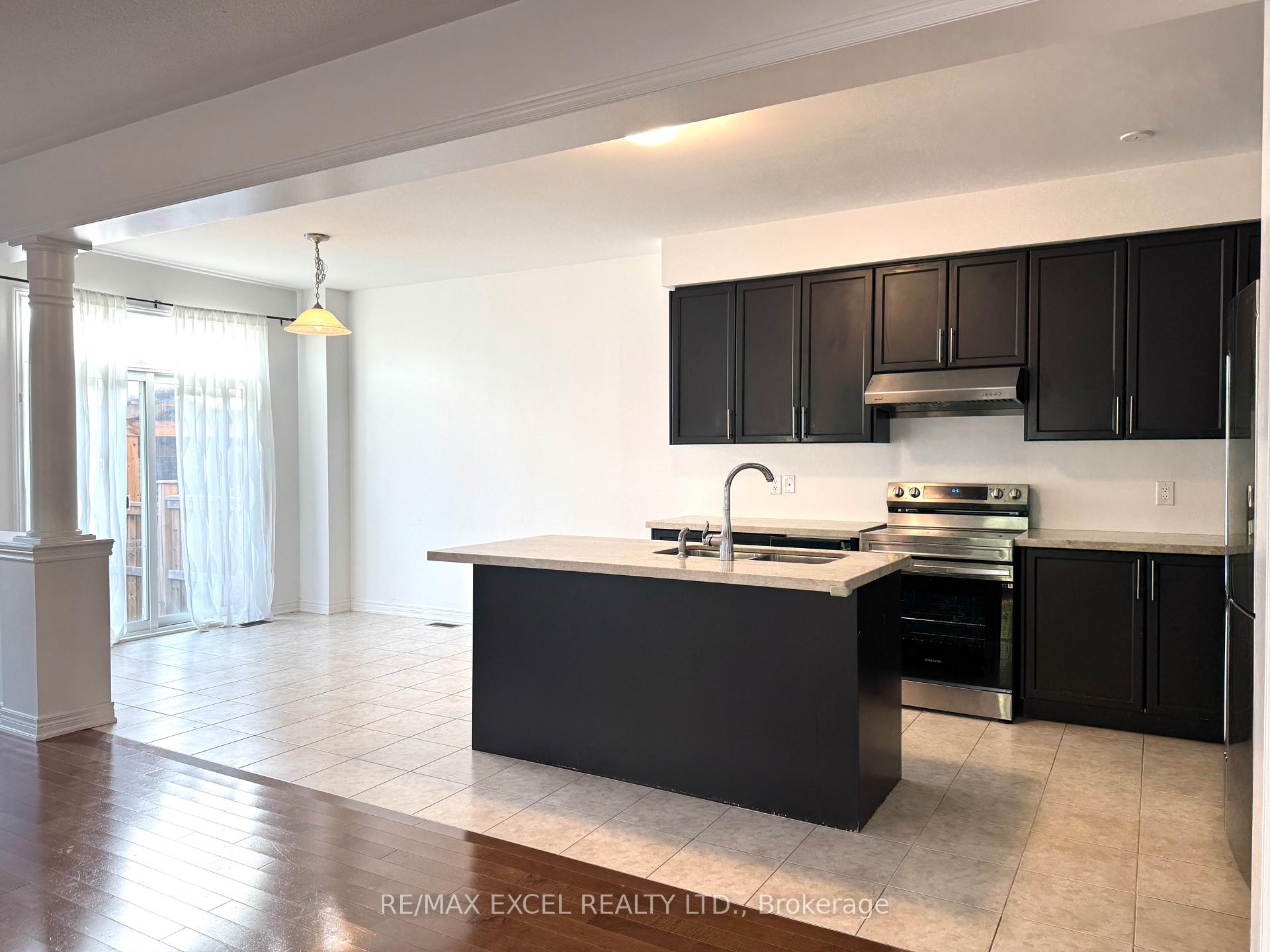 Photo 12 of 2 Christian Ritter Drive, Markham, Berczy — HOMEH