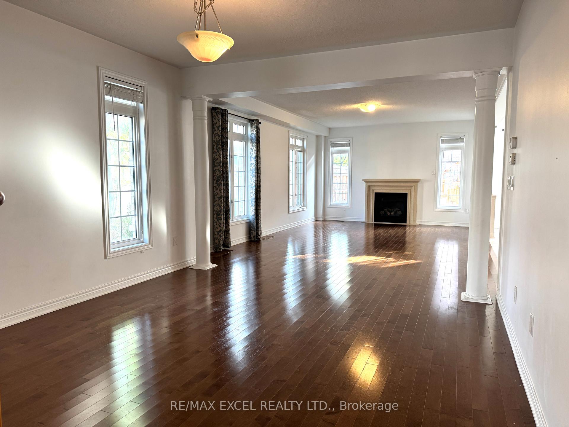 Photo 6 of 2 Christian Ritter Drive, Markham, Berczy — HOMEH