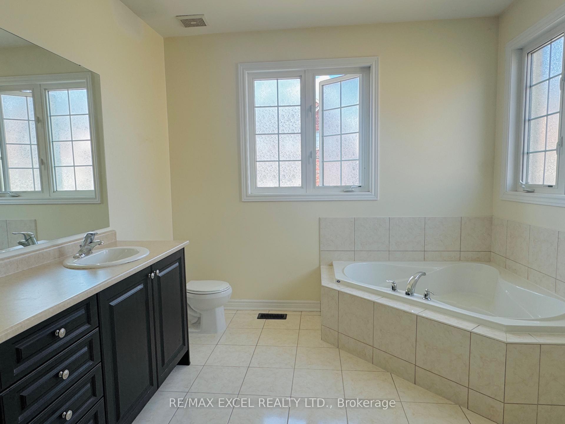 Photo 10 of 2 Christian Ritter Drive, Markham, Berczy — HOMEH