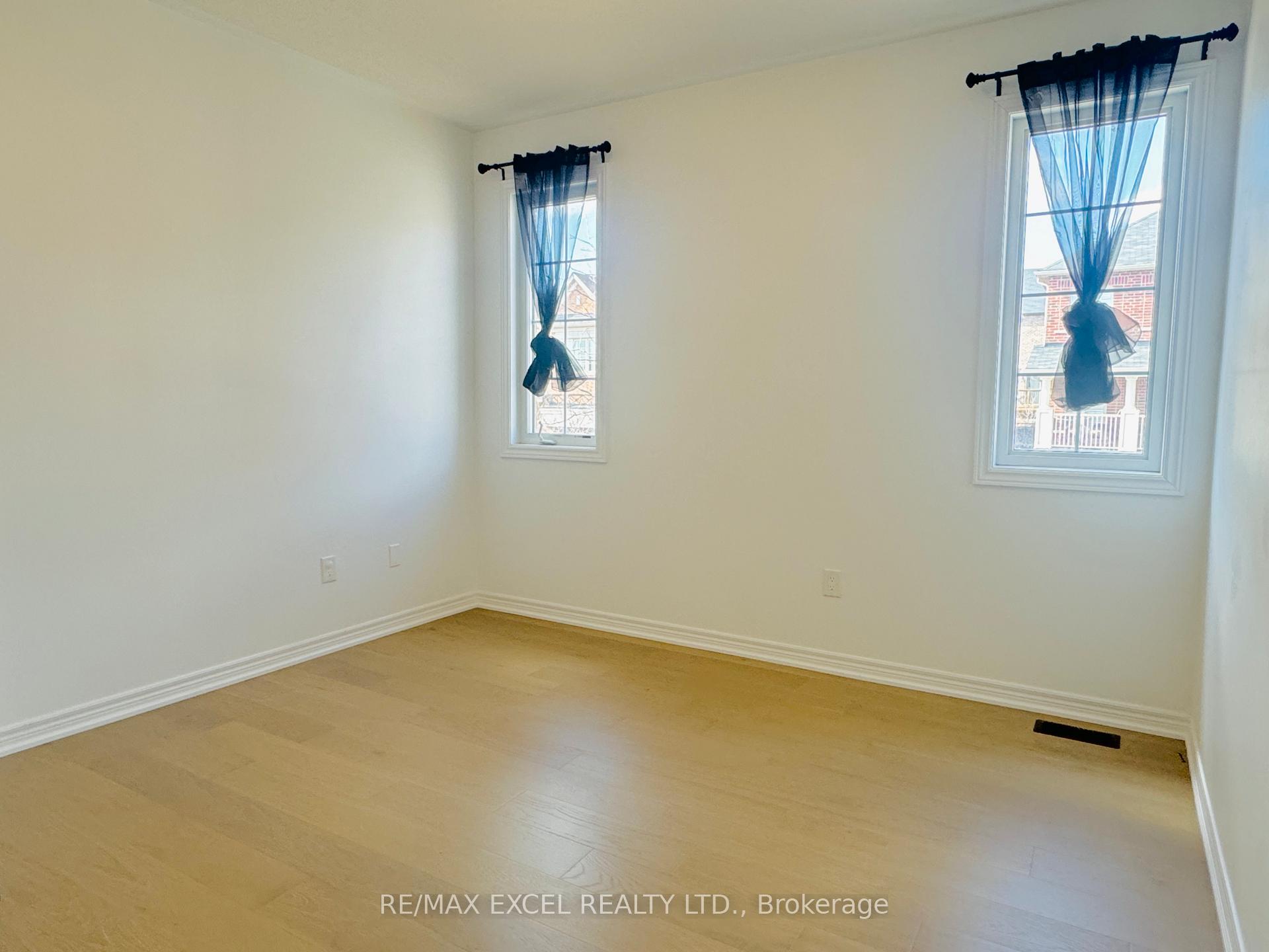 Photo 21 of 2 Christian Ritter Drive, Markham, Berczy — HOMEH