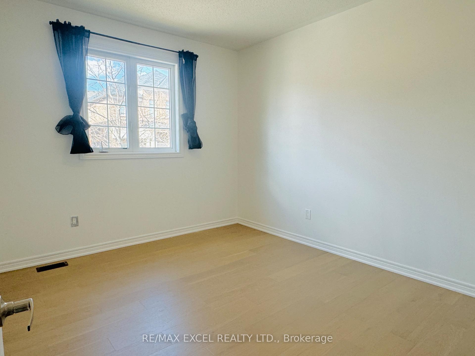 Photo 13 of 2 Christian Ritter Drive, Markham, Berczy — HOMEH