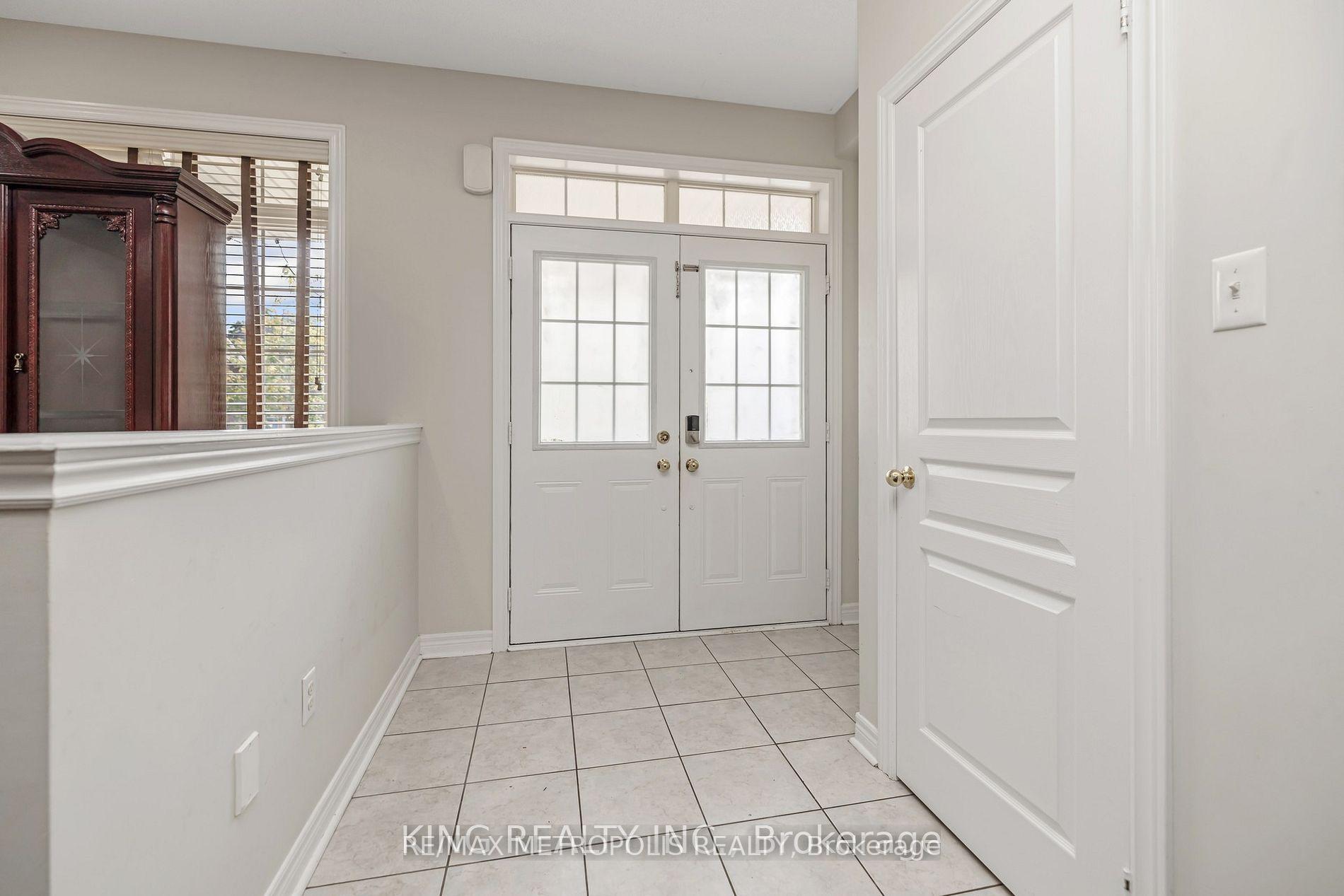 Photo 3 of Unit Main, 8 Overglen Court, Brampton, Credit Valley — HOMEH