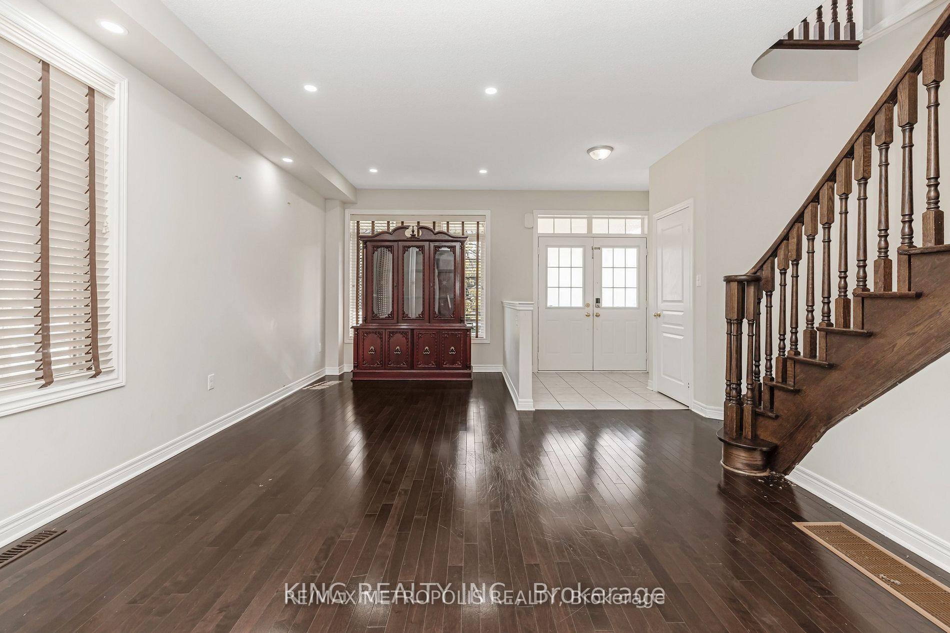 Photo 4 of Unit Main, 8 Overglen Court, Brampton, Credit Valley — HOMEH