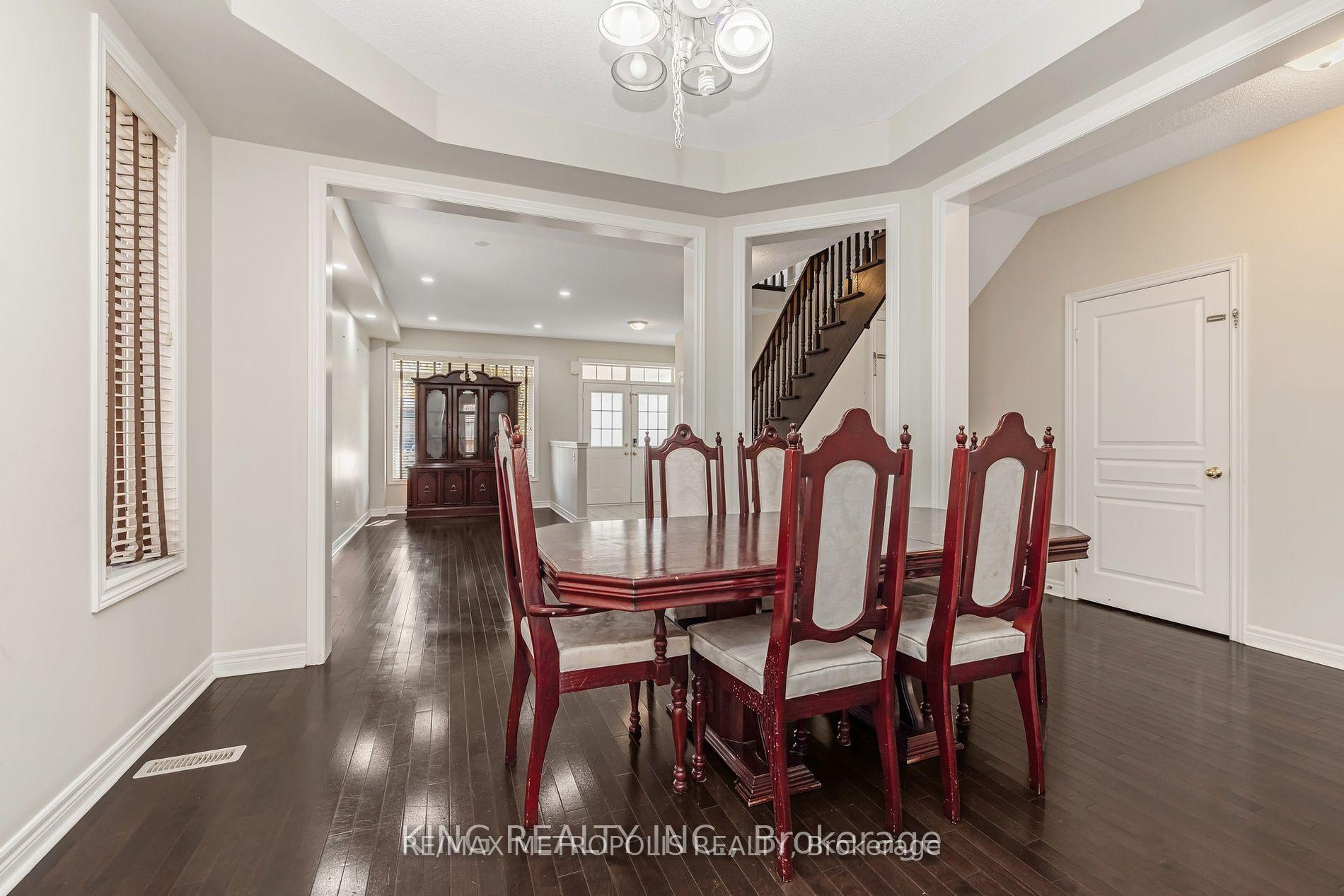 Photo 6 of Unit Main, 8 Overglen Court, Brampton, Credit Valley — HOMEH