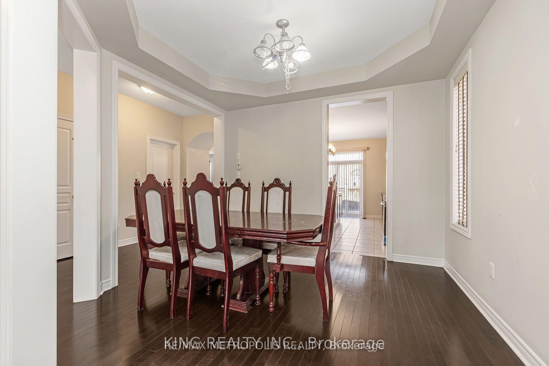Photo 7 of Unit Main, 8 Overglen Court, Brampton, Credit Valley — HOMEH
