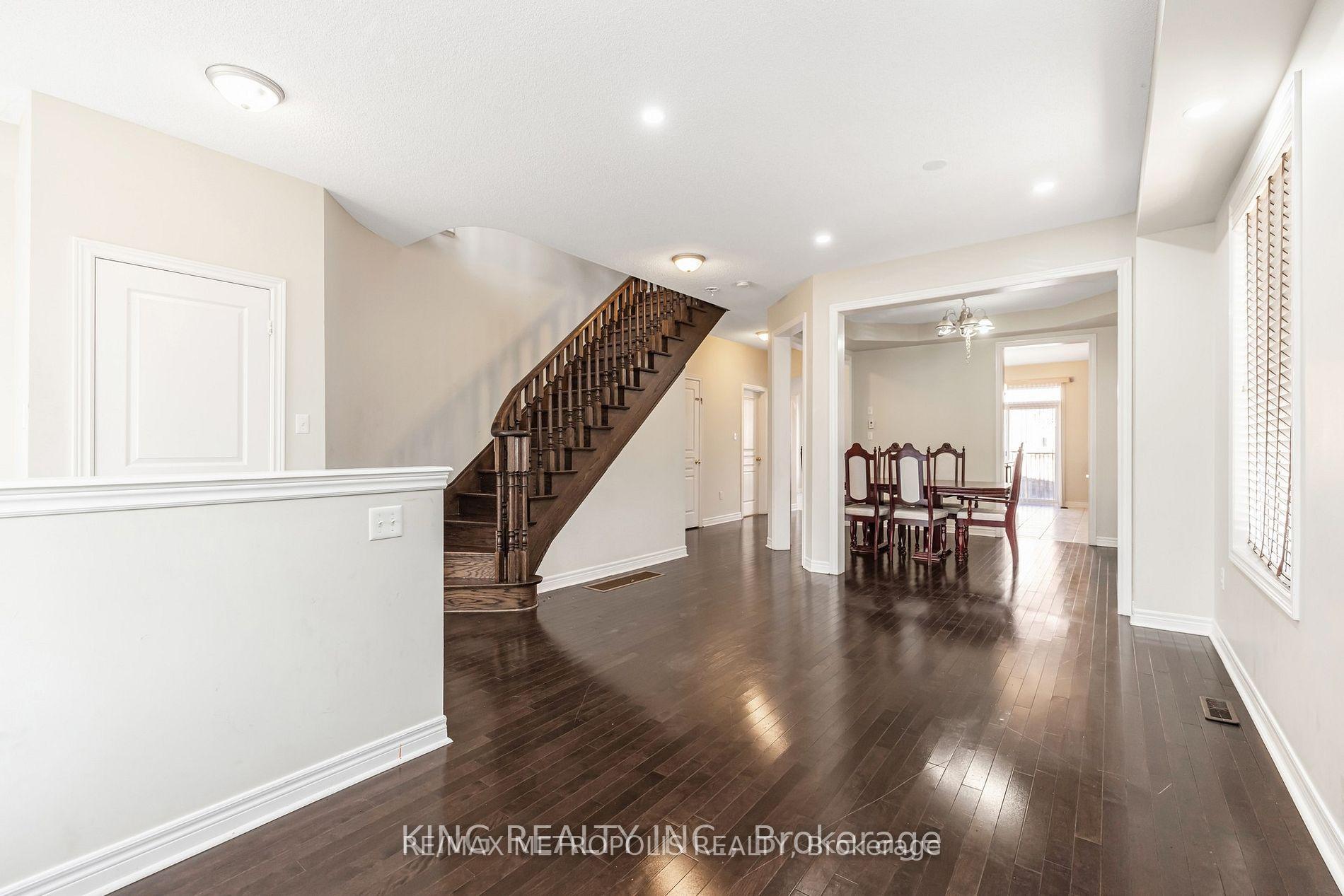 Photo 9 of Unit Main, 8 Overglen Court, Brampton, Credit Valley — HOMEH