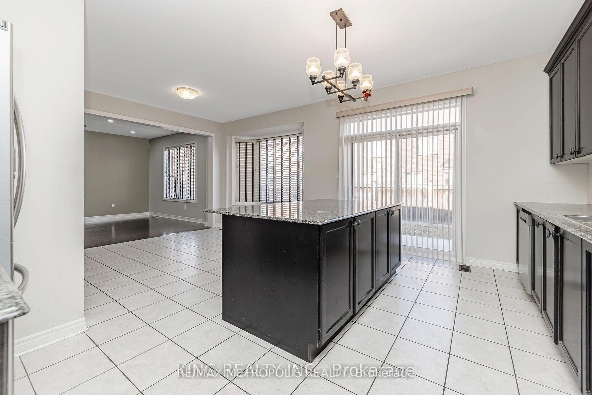 Photo 10 of Unit Main, 8 Overglen Court, Brampton, Credit Valley — HOMEH