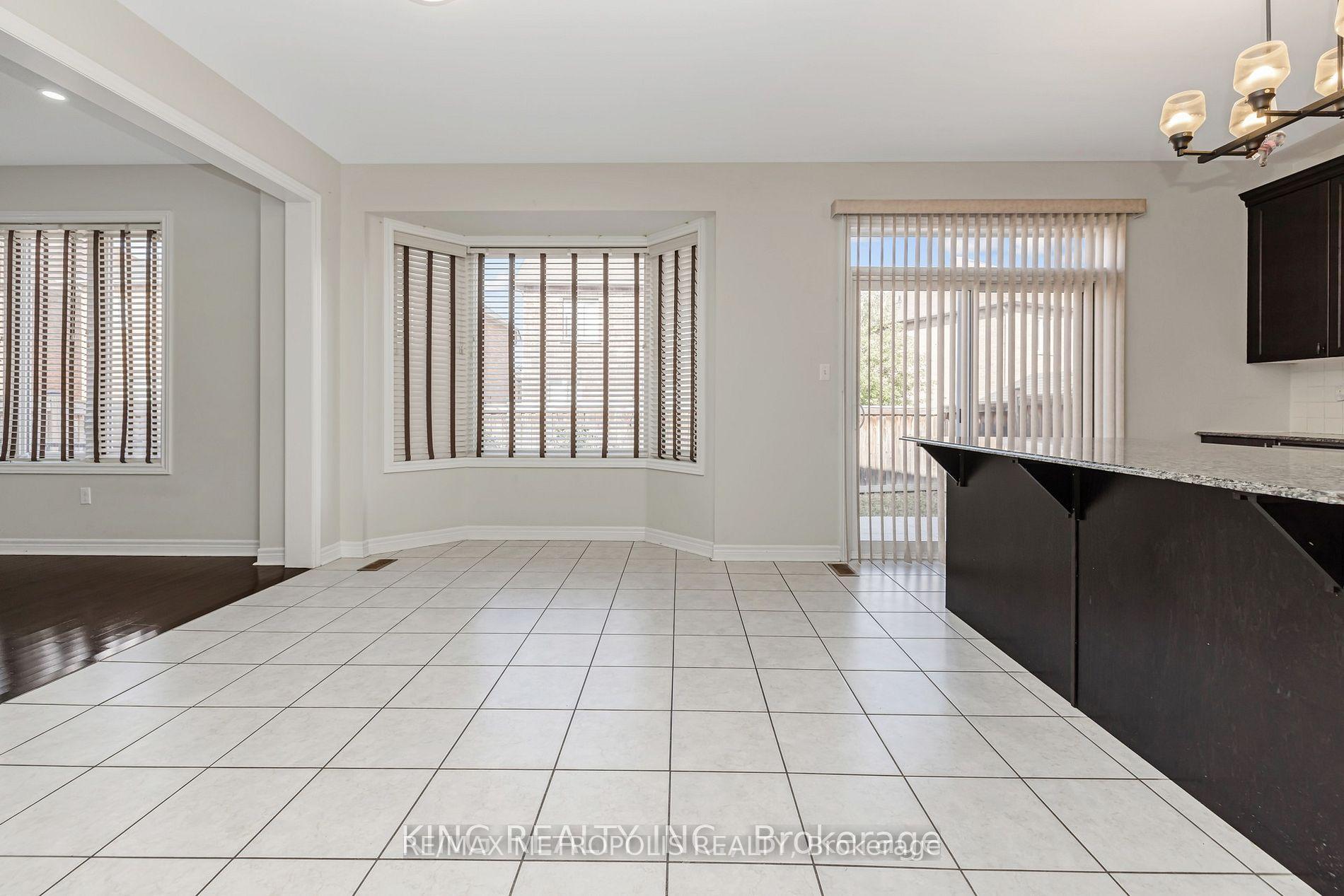 Photo 5 of Unit Main, 8 Overglen Court, Brampton, Credit Valley — HOMEH