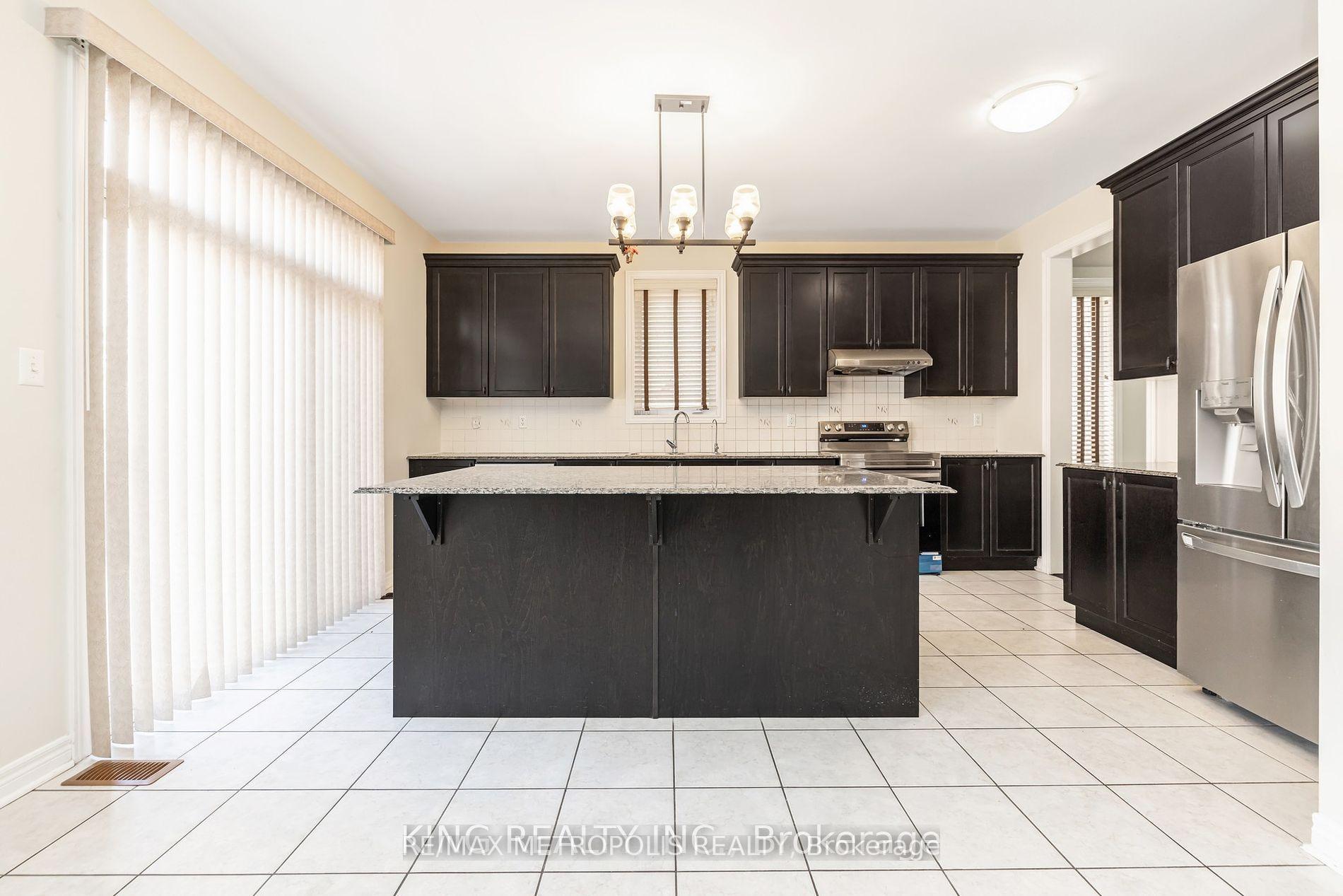 Photo 12 of Unit Main, 8 Overglen Court, Brampton, Credit Valley — HOMEH