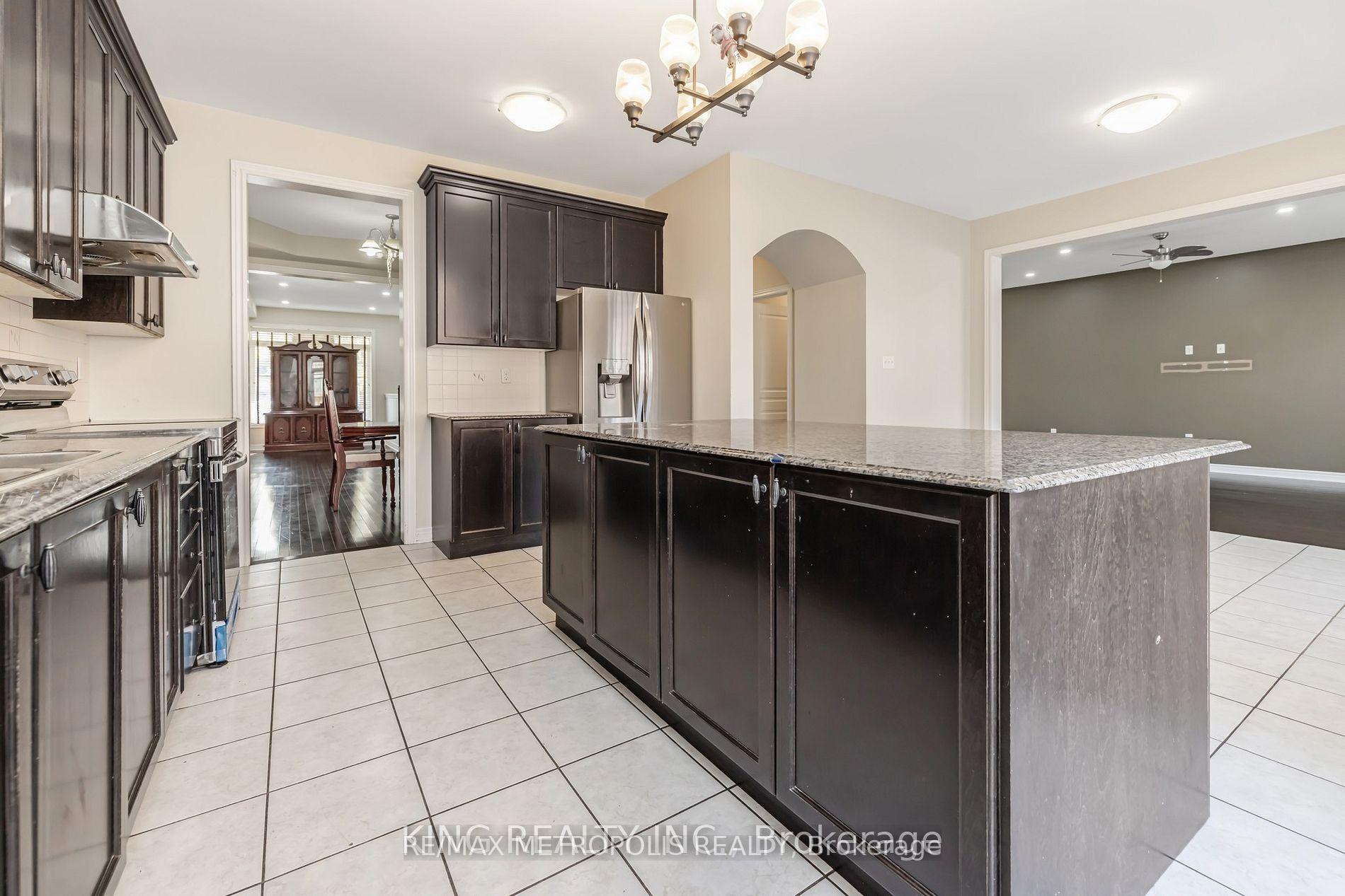 Photo 18 of Unit Main, 8 Overglen Court, Brampton, Credit Valley — HOMEH