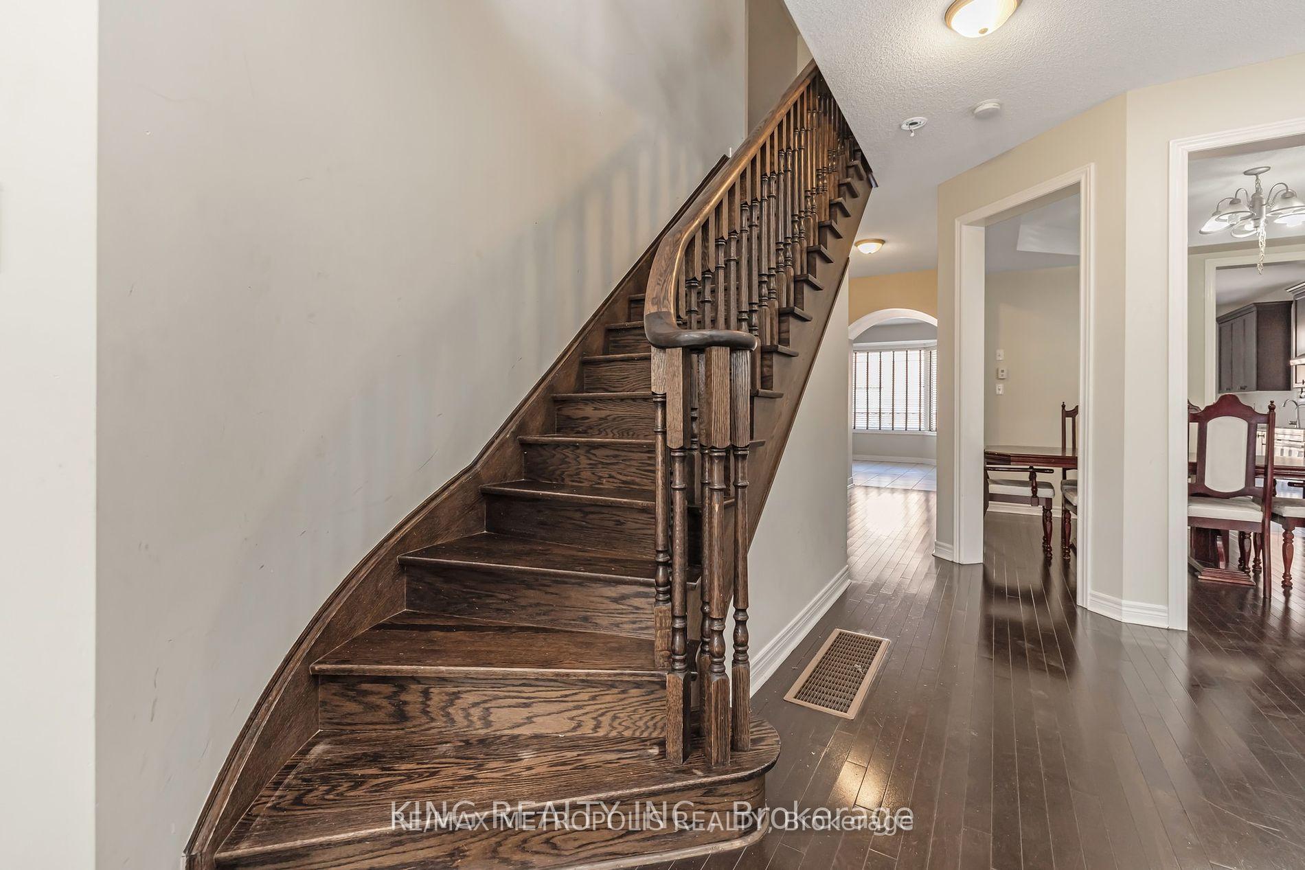 Photo 19 of Unit Main, 8 Overglen Court, Brampton, Credit Valley — HOMEH