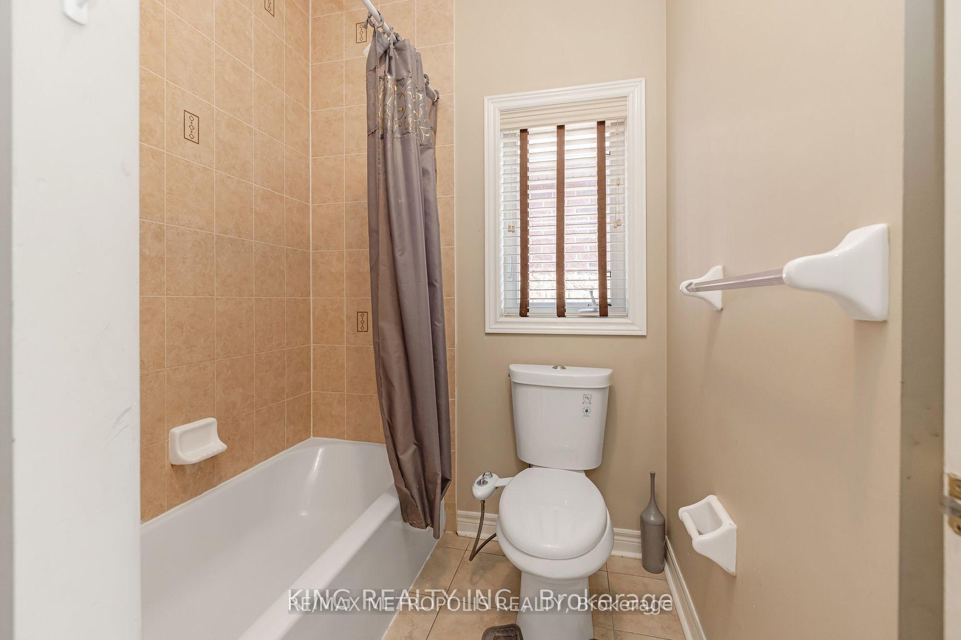 Photo 36 of Unit Main, 8 Overglen Court, Brampton, Credit Valley — HOMEH