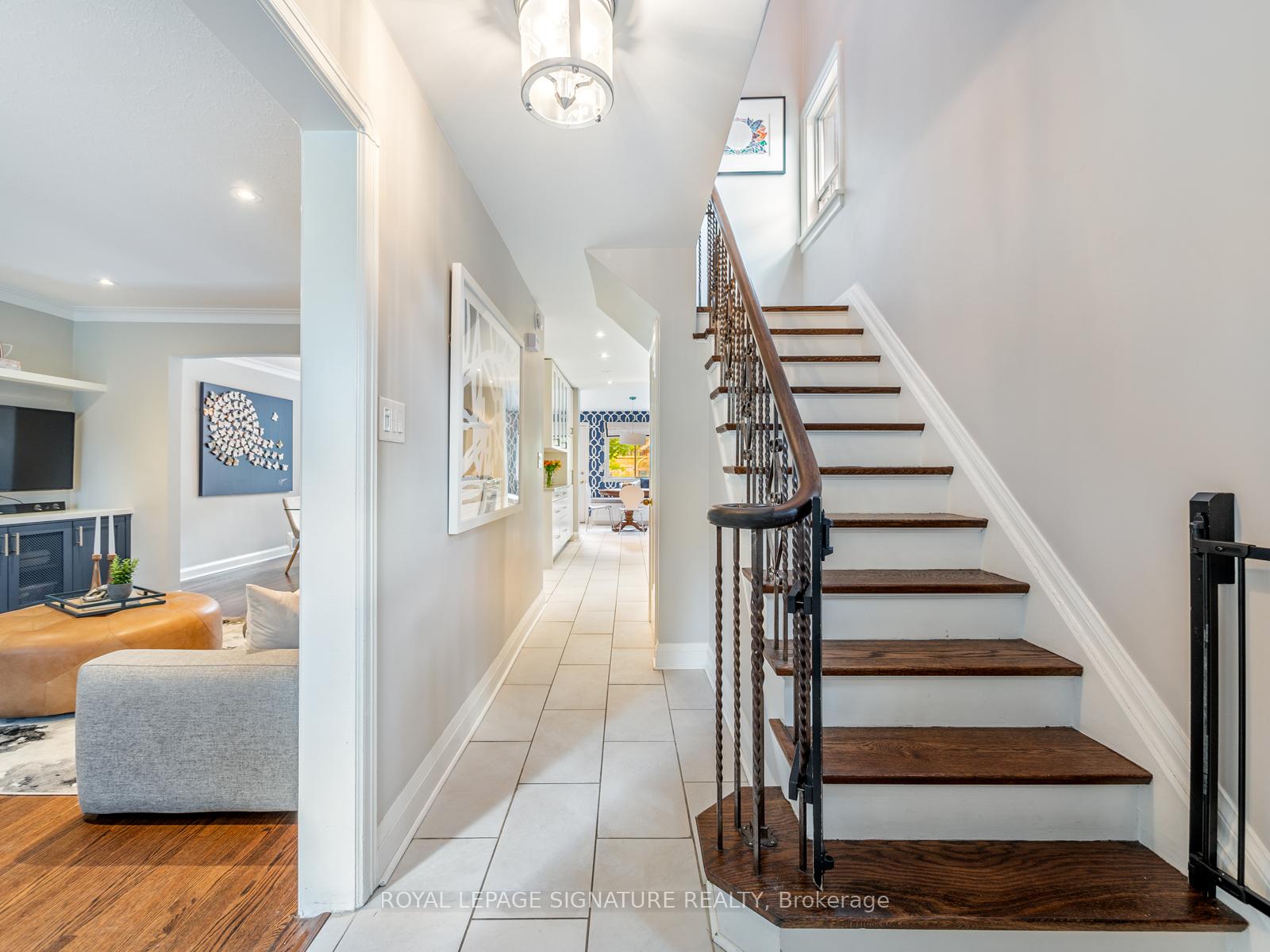 Photo 11 of 31 Brookview Drive, Toronto, Englemount-Lawrence — HOMEH
