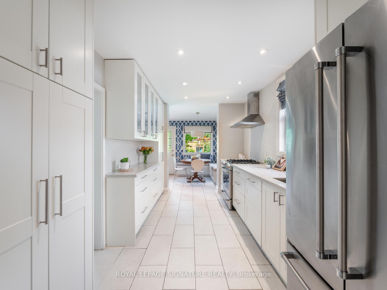 Photo 2 of 31 Brookview Drive, Toronto, Englemount-Lawrence — HOMEH