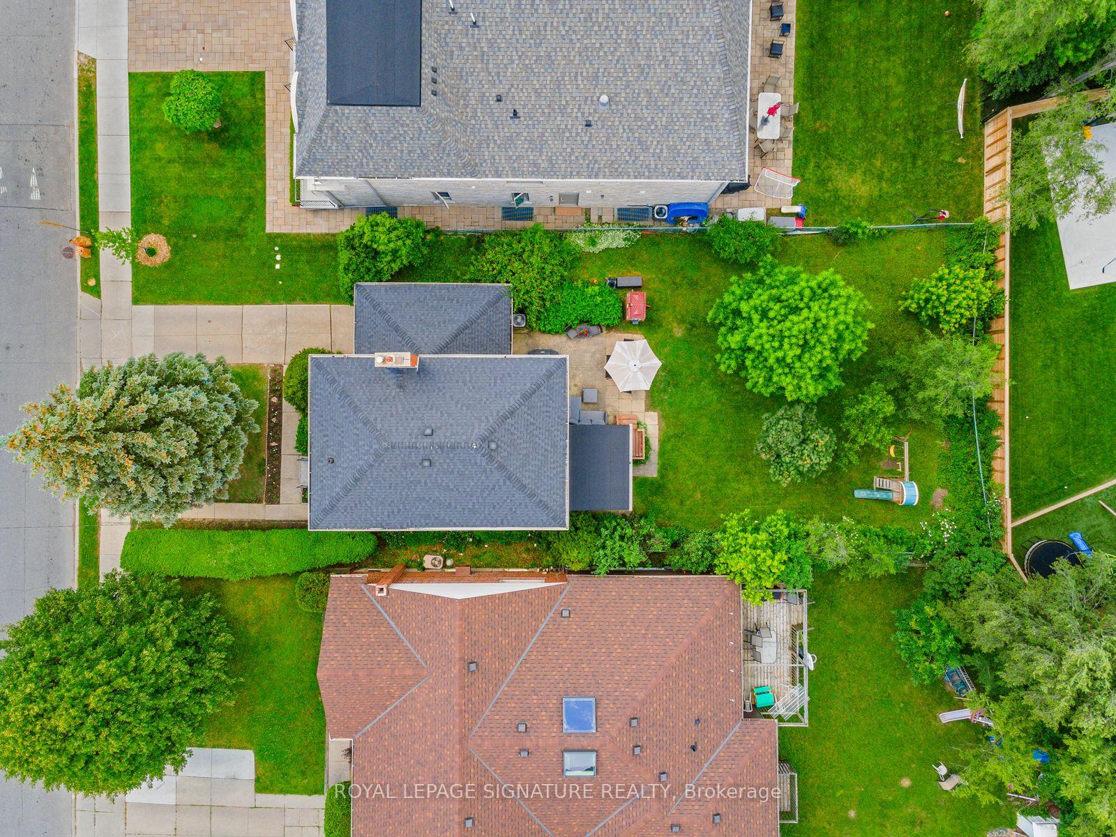 Photo 18 of 31 Brookview Drive, Toronto, Englemount-Lawrence — HOMEH