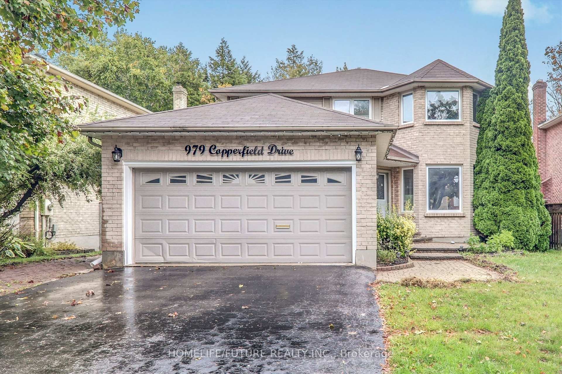 Front of 979 Copperfield Drive
