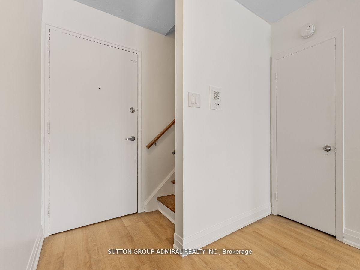 Photo 5 of Unit 14, 20 Clement Road, Etobicoke, Willowridge-Martingrove-Richview — HOMEH