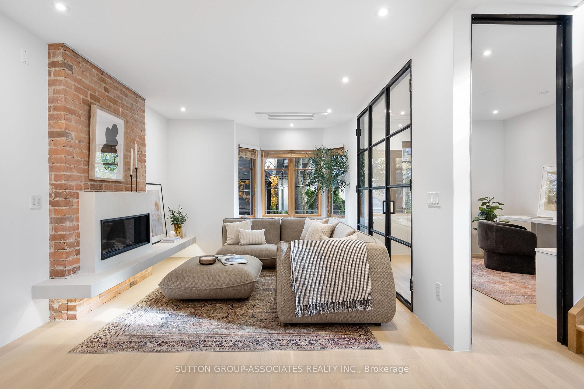 Front of Unit Upper, 20 Kendal Avenue