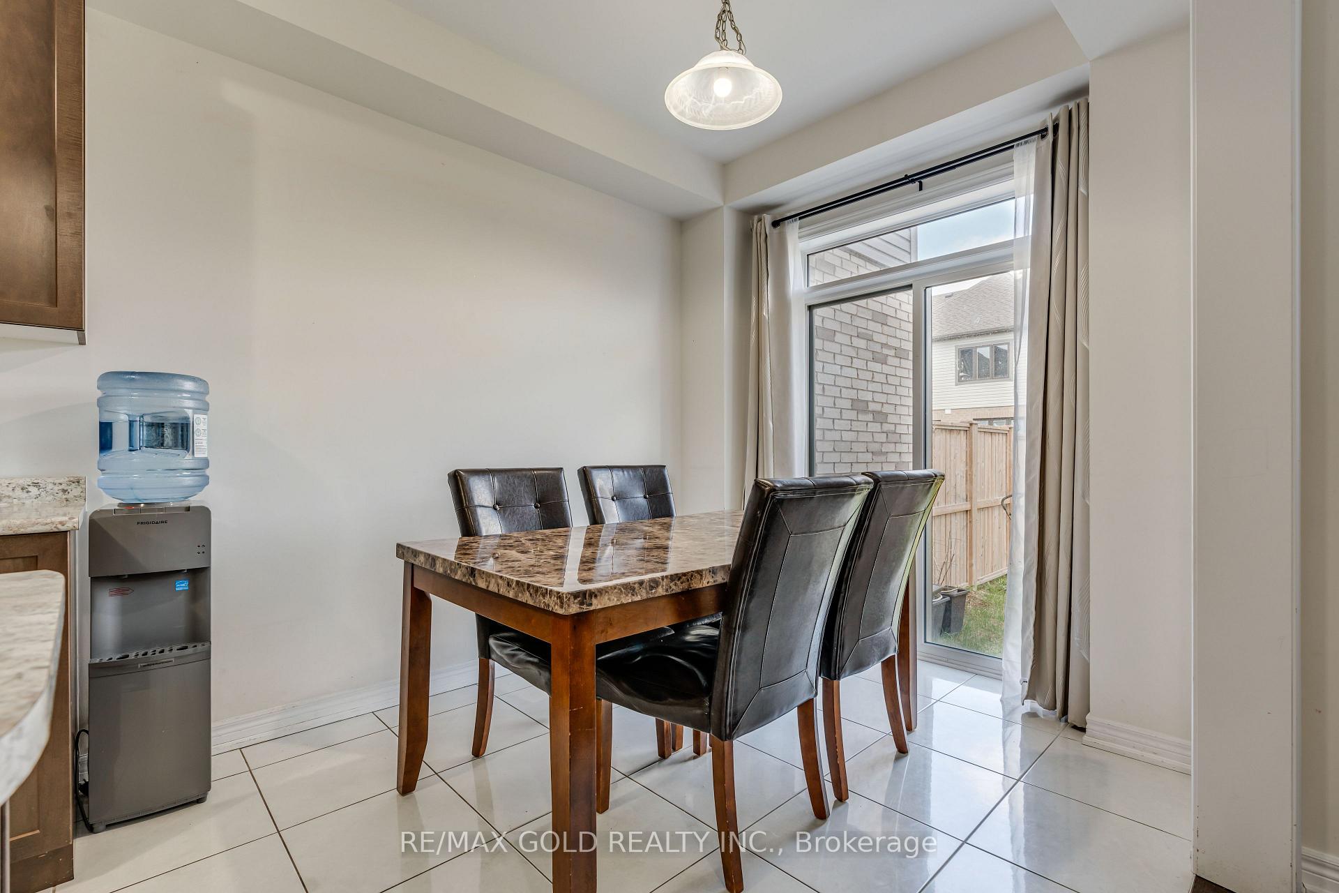 Photo 10 of Unit 95, 166 Deerpath Drive SE, Guelph, Willow West/Sugarbush/West Acres — HOMEH