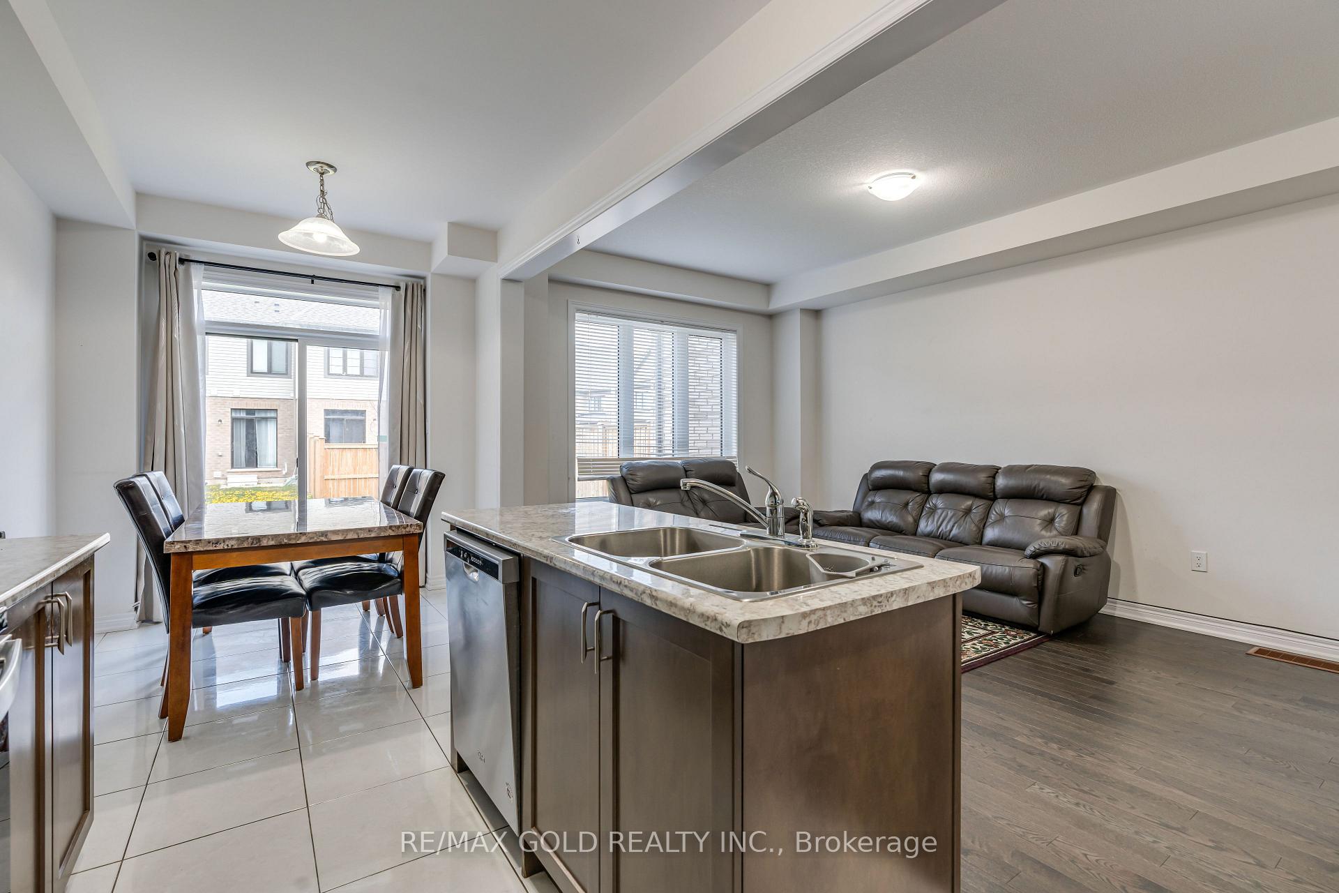 Photo 11 of Unit 95, 166 Deerpath Drive SE, Guelph, Willow West/Sugarbush/West Acres — HOMEH