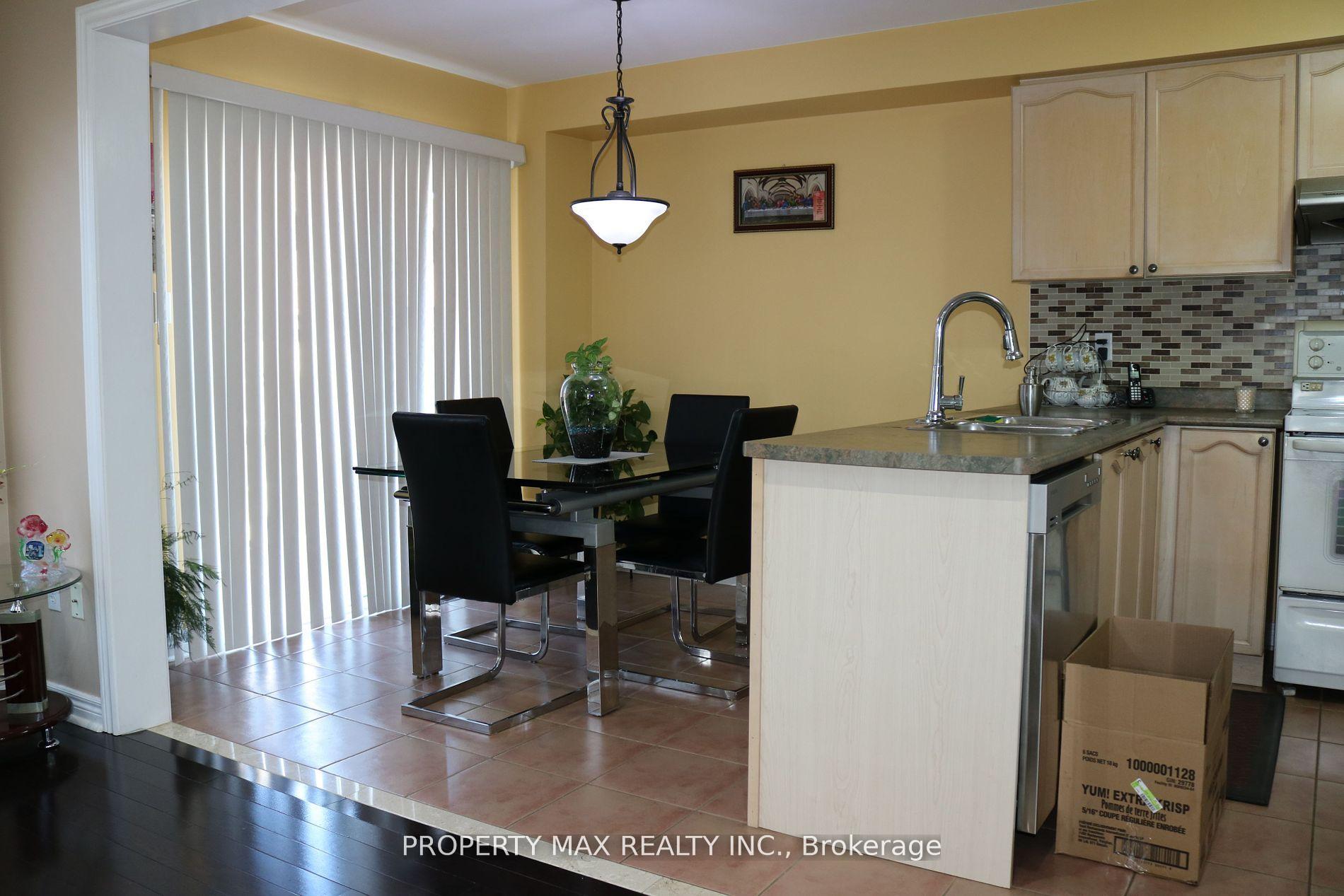 Photo 6 of 14 Rivermere Court, Brampton, Fletcher's Meadow — HOMEH