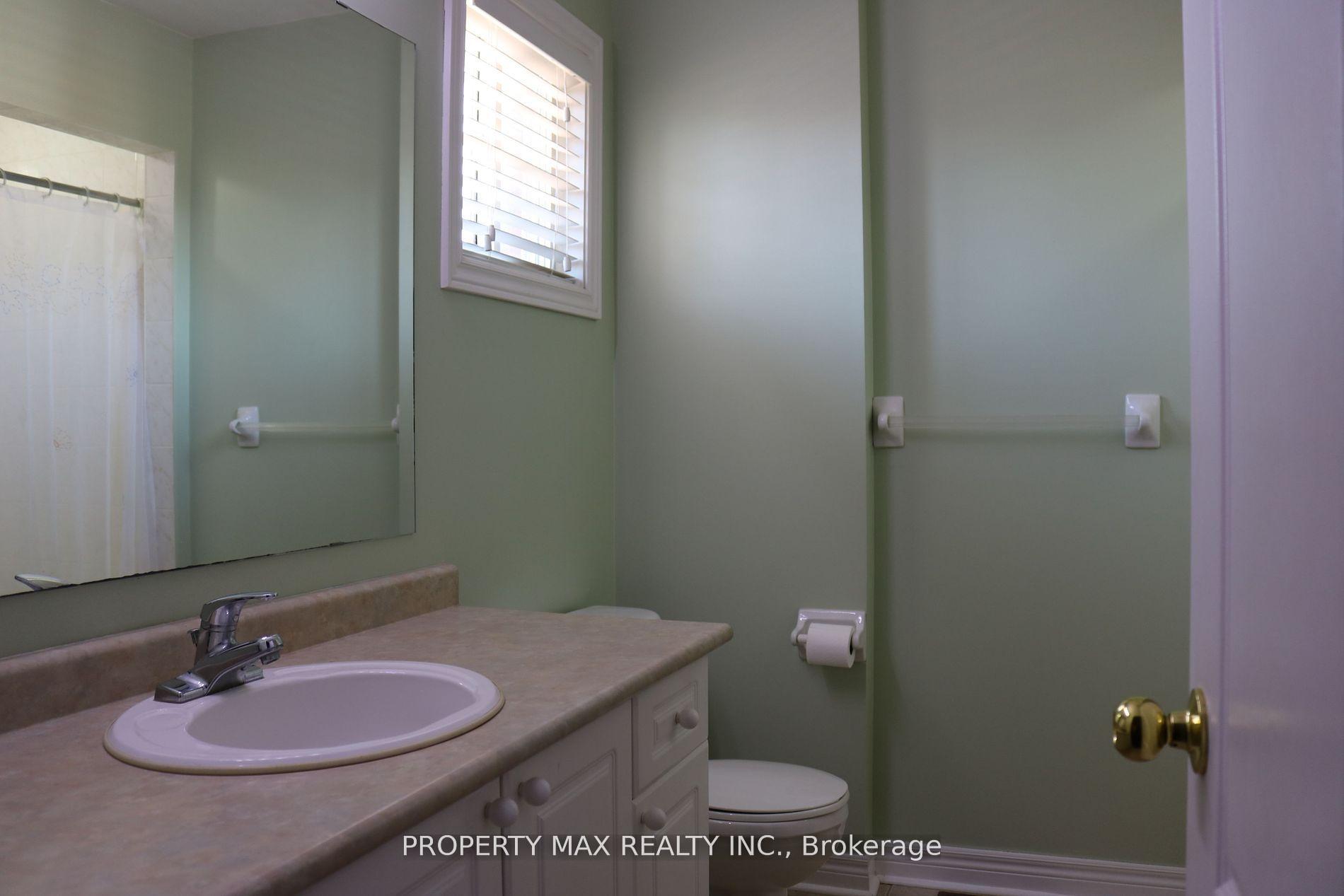 Photo 7 of 14 Rivermere Court, Brampton, Fletcher's Meadow — HOMEH