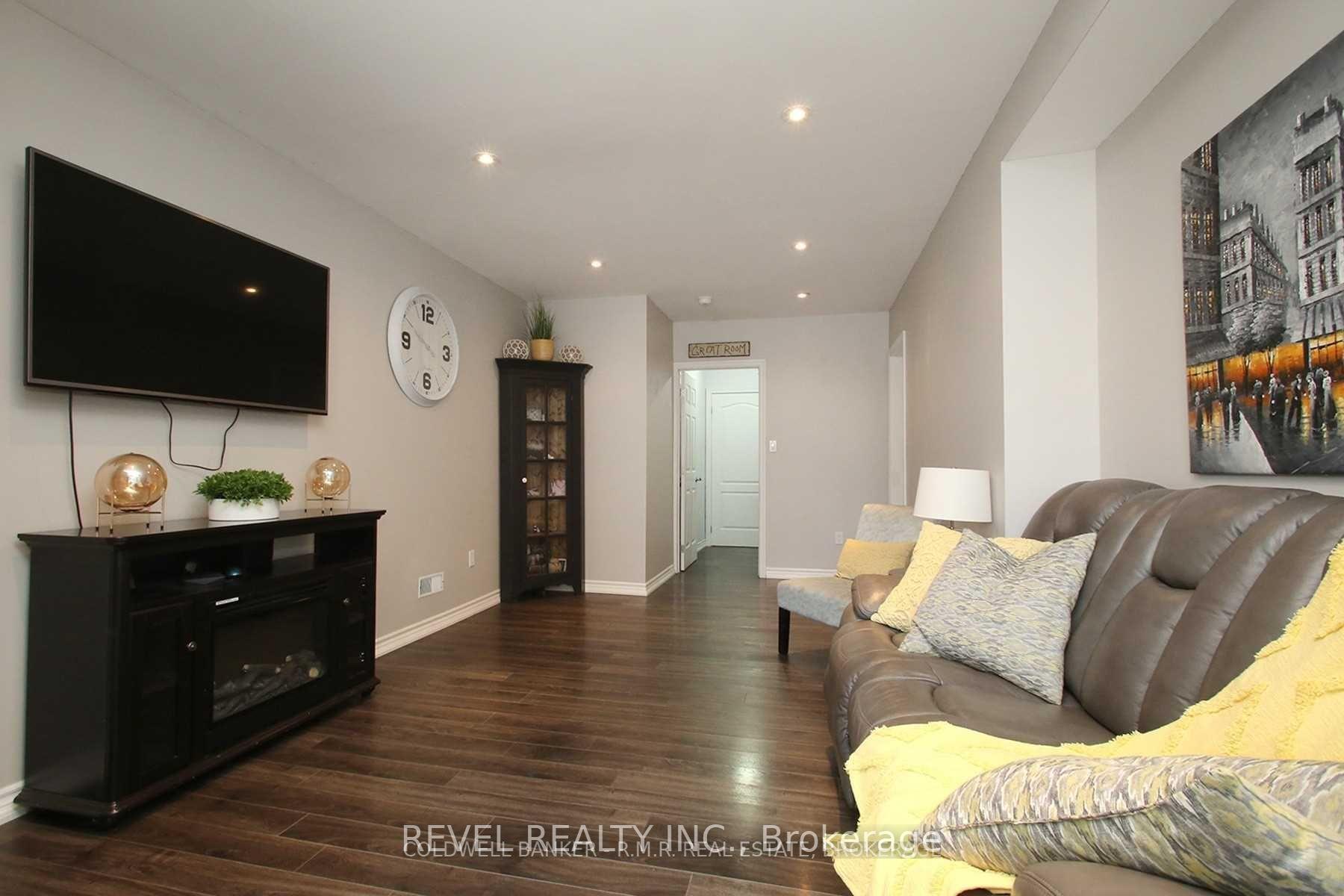 Photo 1 of Unit Bsmt, 825 Black Cherry Drive, Oshawa, Taunton — HOMEH