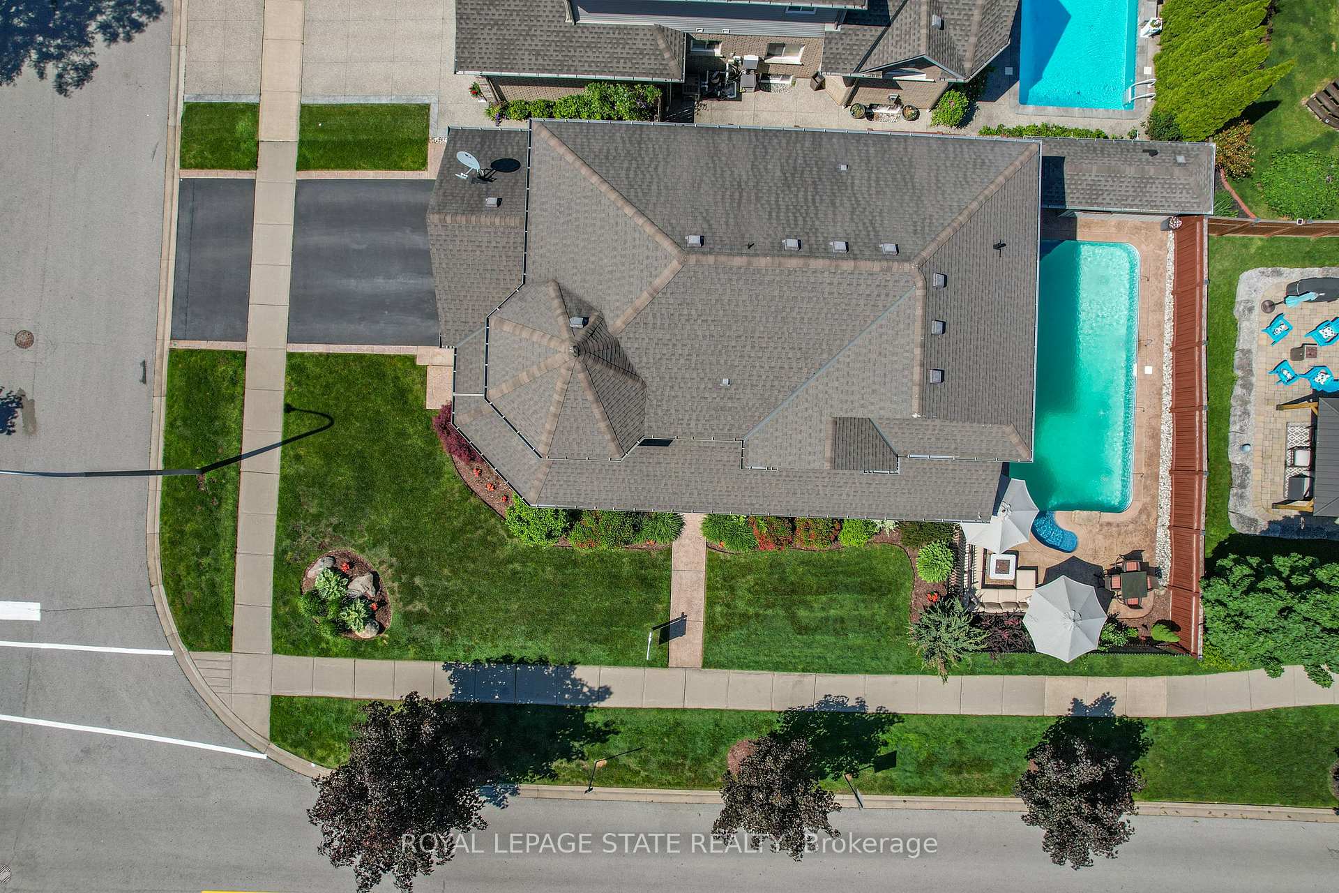 Photo 2 of 2 Hewitt Drive, Grimsby, Grimsby East — HOMEH