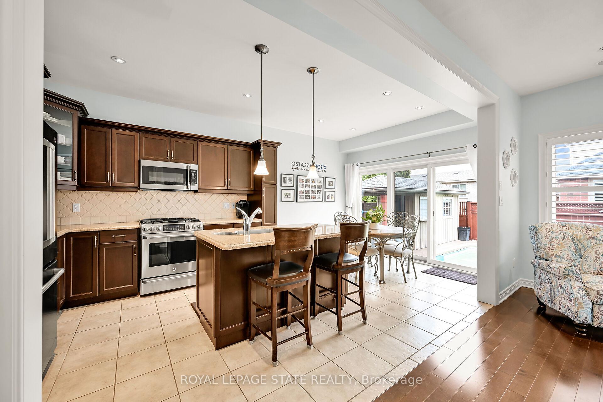 Photo 10 of 2 Hewitt Drive, Grimsby, Grimsby East — HOMEH