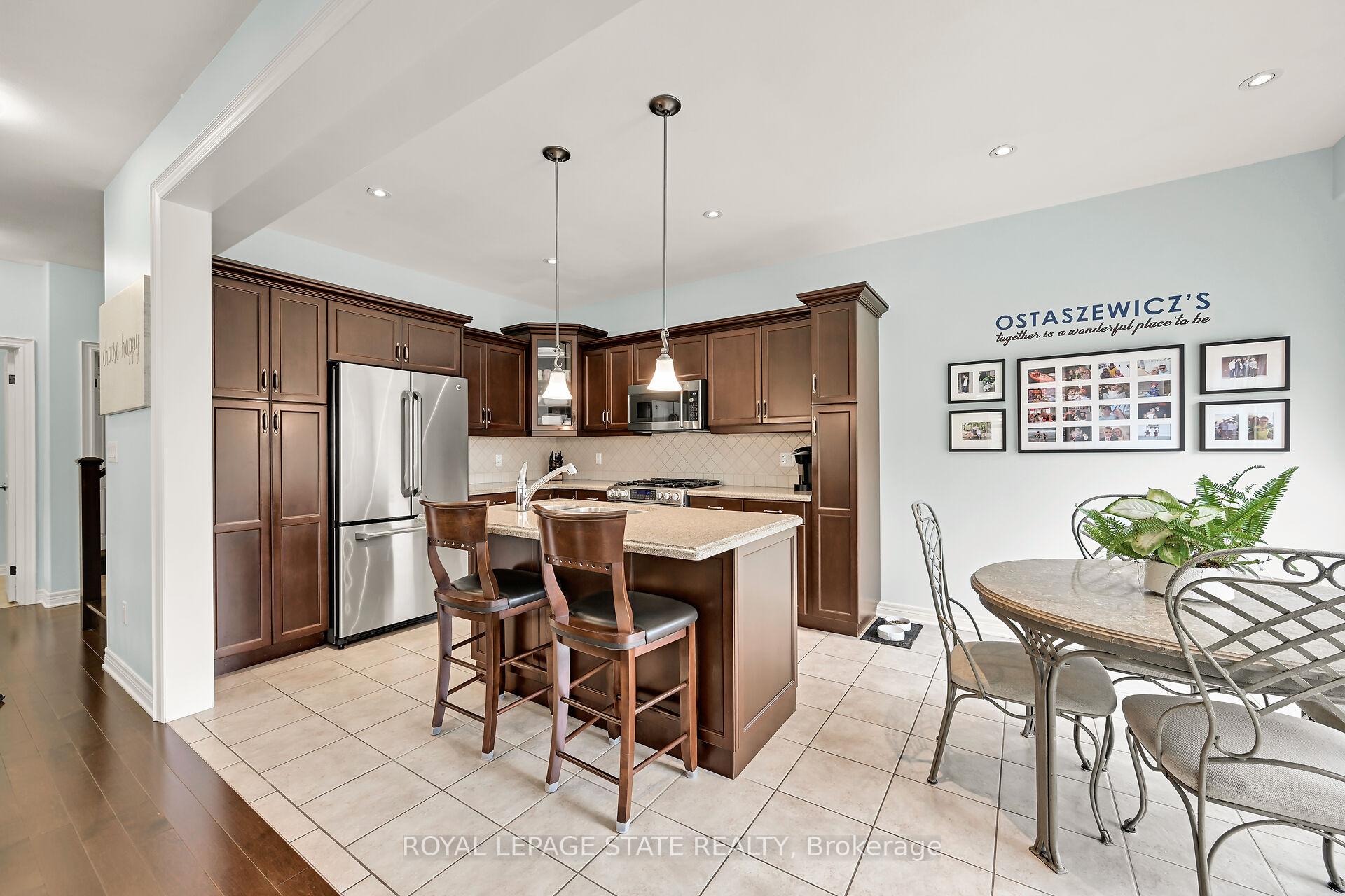 Photo 11 of 2 Hewitt Drive, Grimsby, Grimsby East — HOMEH