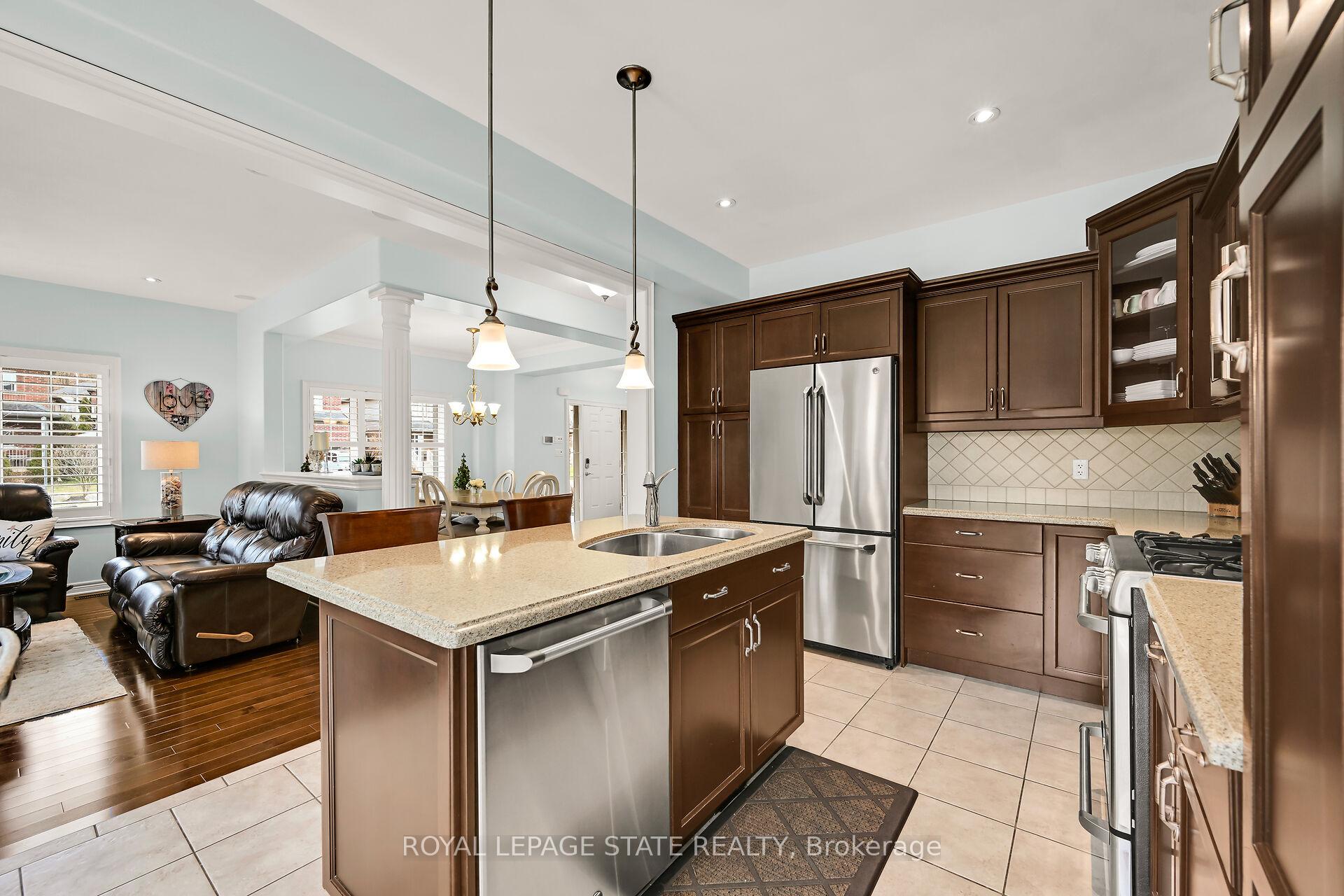 Photo 13 of 2 Hewitt Drive, Grimsby, Grimsby East — HOMEH
