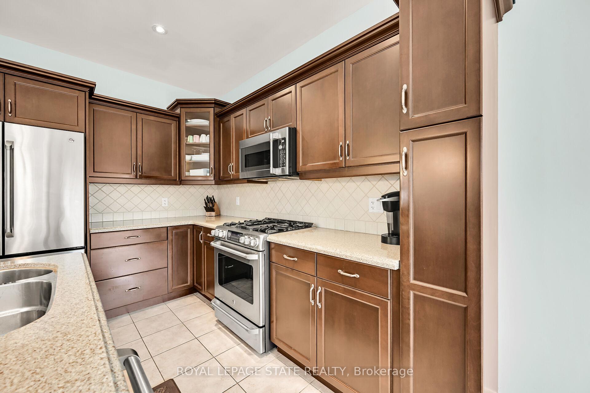 Photo 14 of 2 Hewitt Drive, Grimsby, Grimsby East — HOMEH