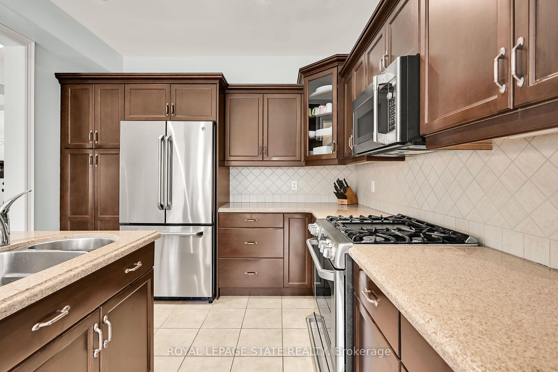 Photo 15 of 2 Hewitt Drive, Grimsby, Grimsby East — HOMEH