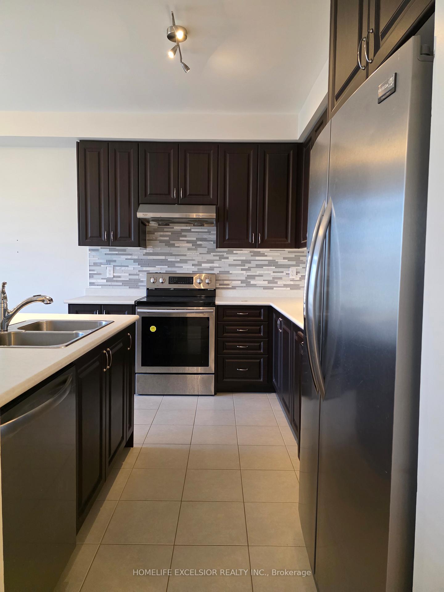 Photo 5 of 140 Roy Grove Way, Markham, Greensborough — HOMEH