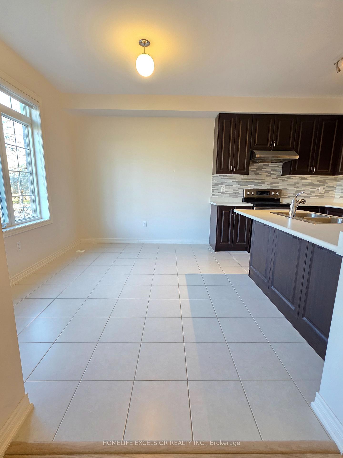 Photo 6 of 140 Roy Grove Way, Markham, Greensborough — HOMEH