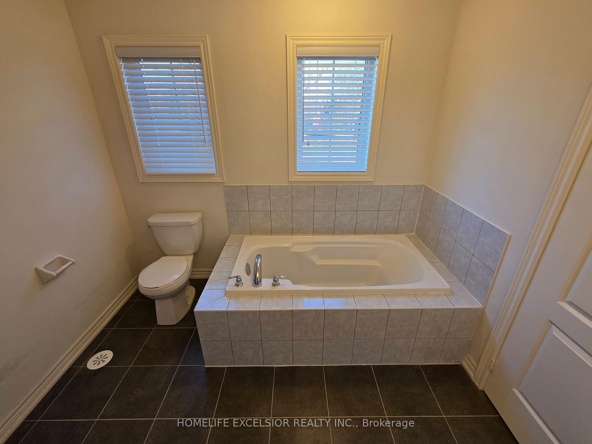 Photo 17 of 140 Roy Grove Way, Markham, Greensborough — HOMEH