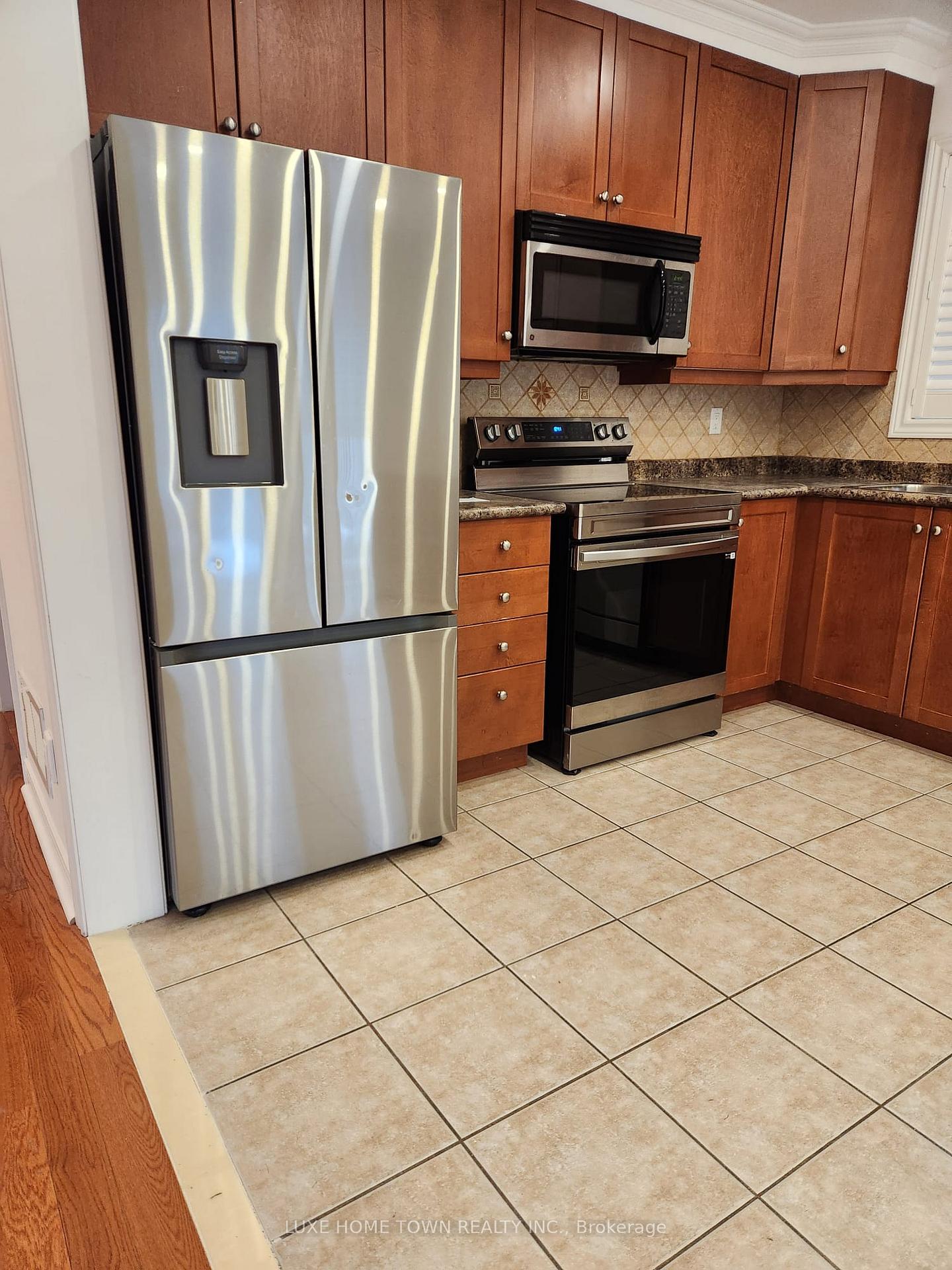 Photo 5 of 49 Queen Isabella(MAIN) Crescent, Vaughan, Vellore Village — HOMEH