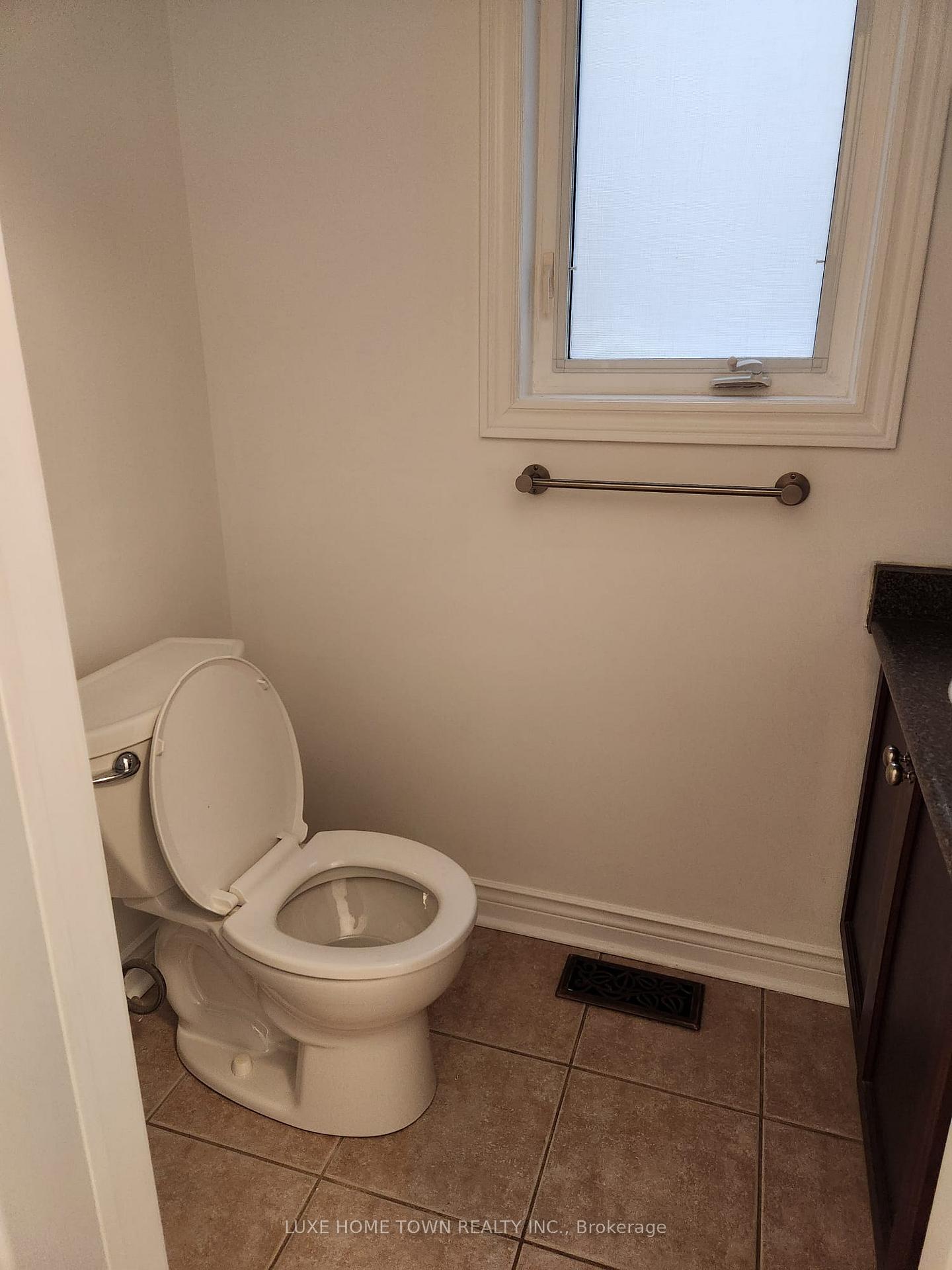 Photo 14 of 49 Queen Isabella(MAIN) Crescent, Vaughan, Vellore Village — HOMEH