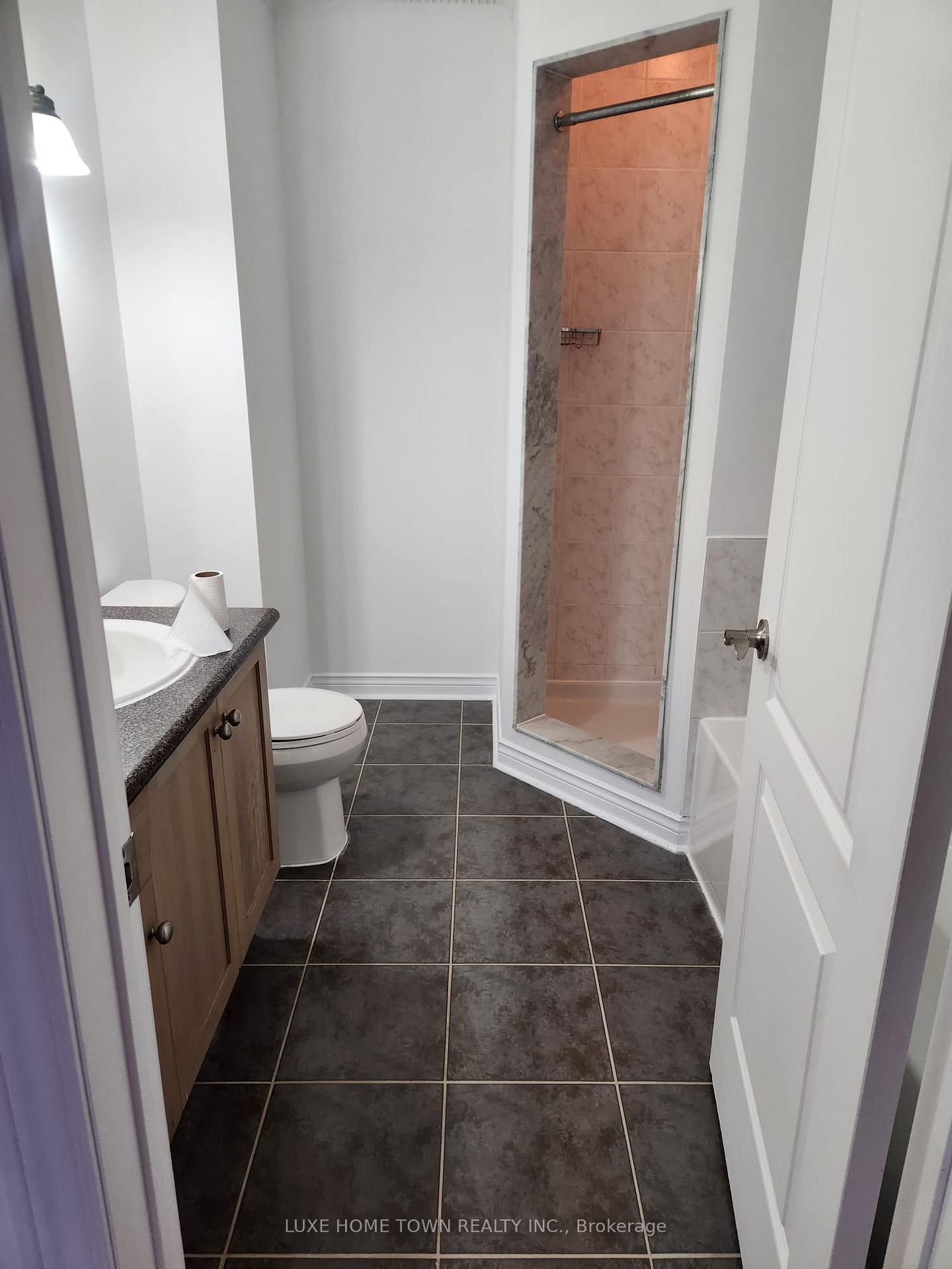 Photo 22 of 49 Queen Isabella(MAIN) Crescent, Vaughan, Vellore Village — HOMEH