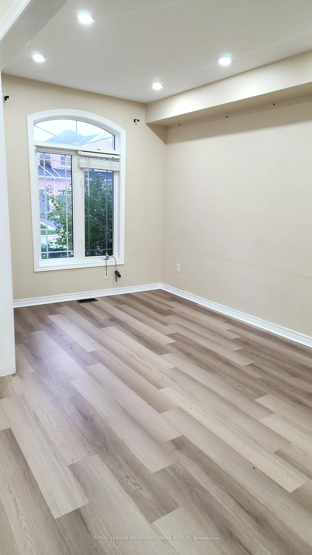 Photo 23 of 43 Devonsleigh Drive, Brampton, Fletcher's Meadow — HOMEH