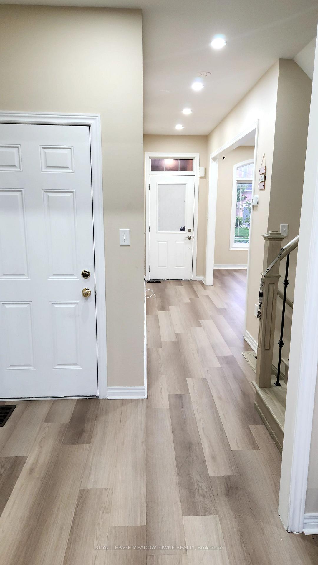 Photo 5 of 43 Devonsleigh Drive, Brampton, Fletcher's Meadow — HOMEH